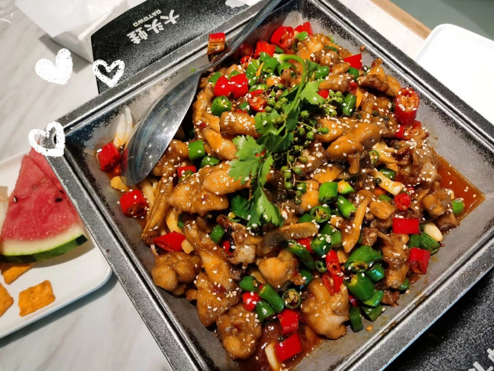 大头蛙(四楼) 金黄牛蛙,红青辣椒,舀一勺汤汁浇在软硬适中,颗颗分明的