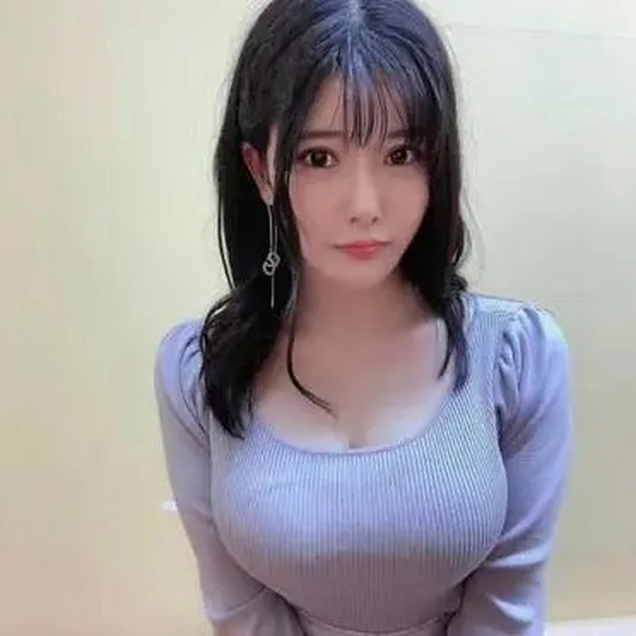 网恋的女朋友,今天终于线下见面了,大家觉得像吗?