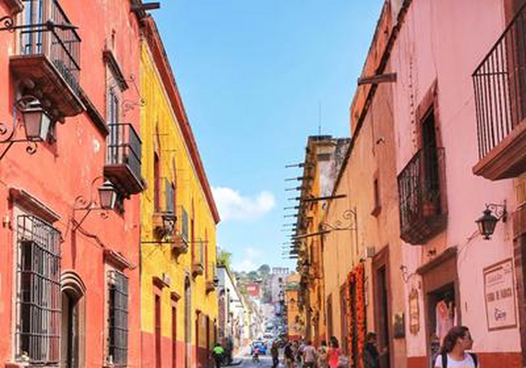 圣米格尔德阿连德小镇,这拗口的名字却阻挡不了来自世界各地的游客.