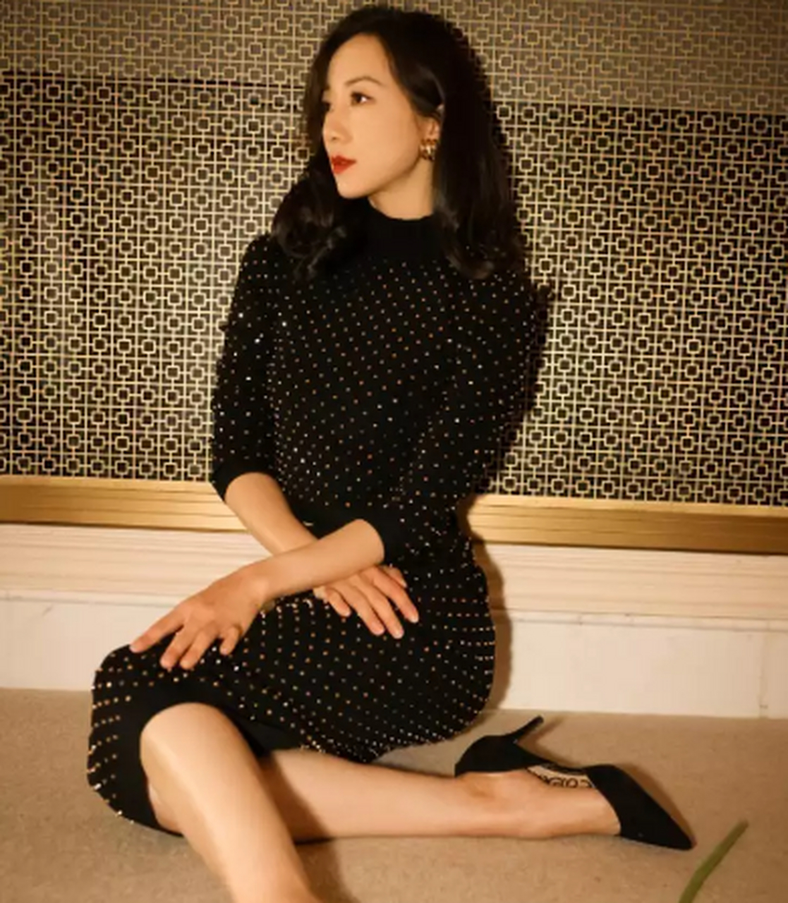 韩雪身材真丰满,露脐装配包臀裙,翘臀藏都藏不住,优雅到了骨子里