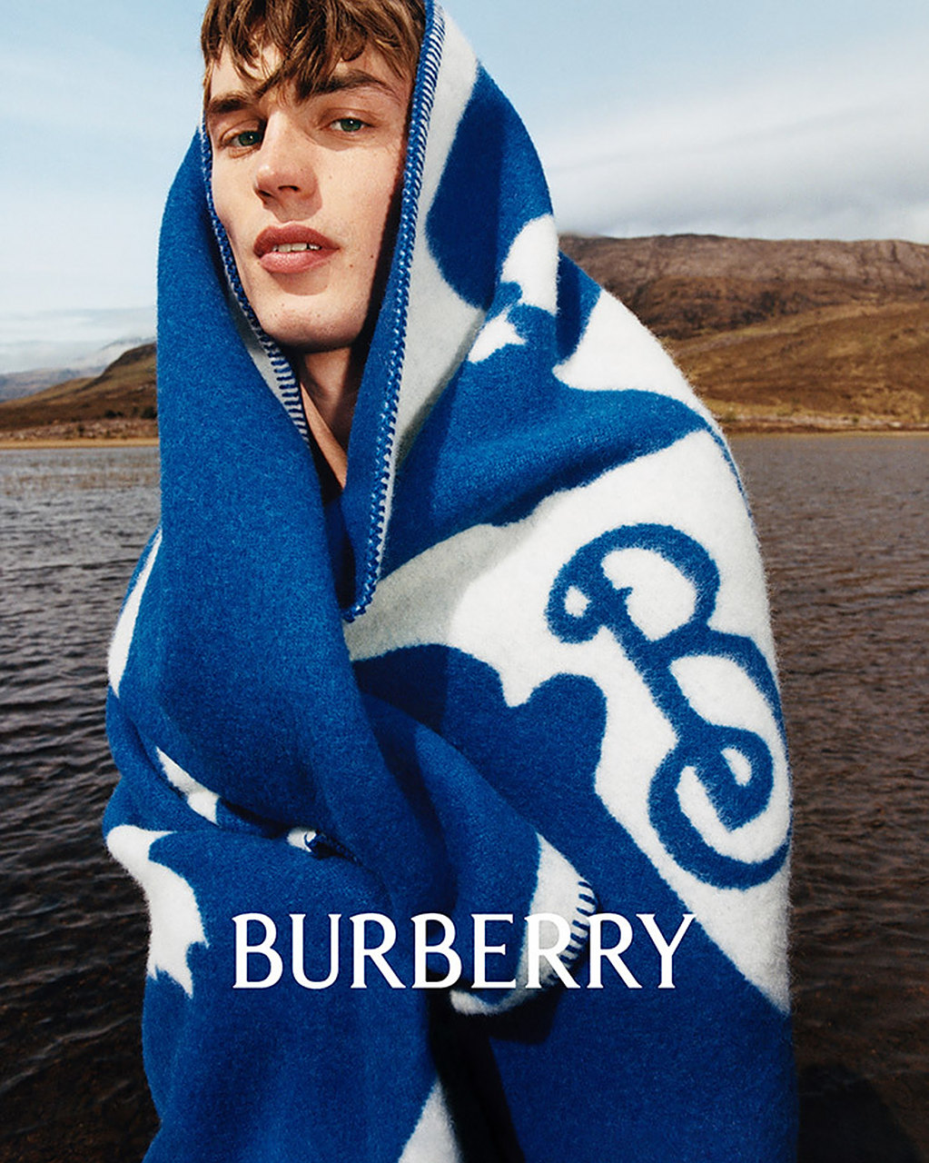 burberry 2023秋冬广告大片,第一张kit butler 拍的漂亮.