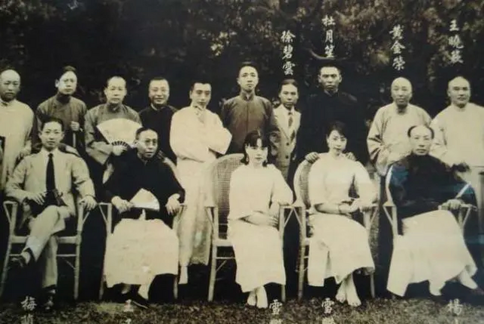 1916年,杜月笙发现妻子沈月英和表哥私会,只说了一句话,却让沈月英
