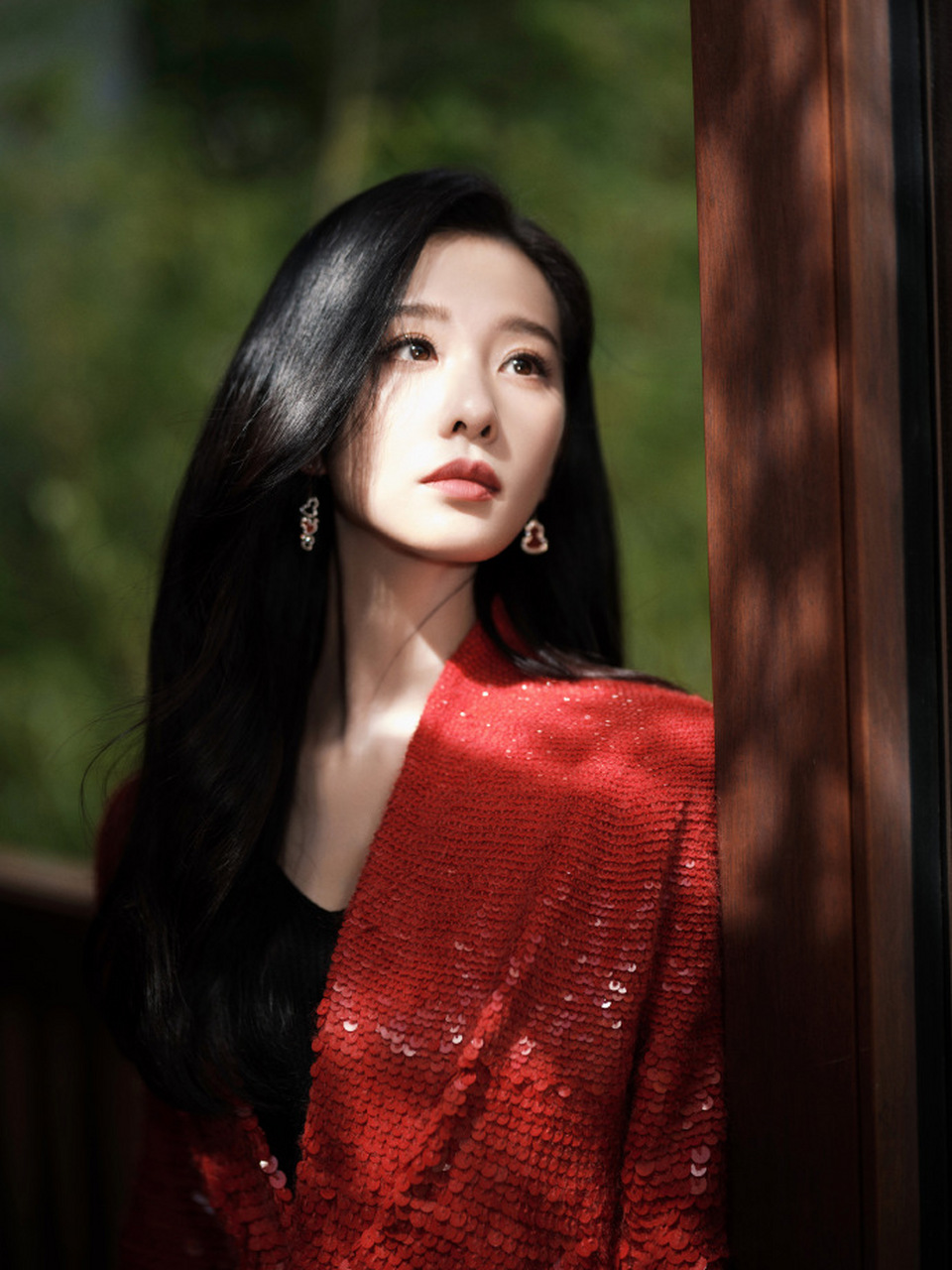 星闻#   刘诗诗红衣盛放,果敢张扬, 与纯黑缄默相融,勾勒自在如意的