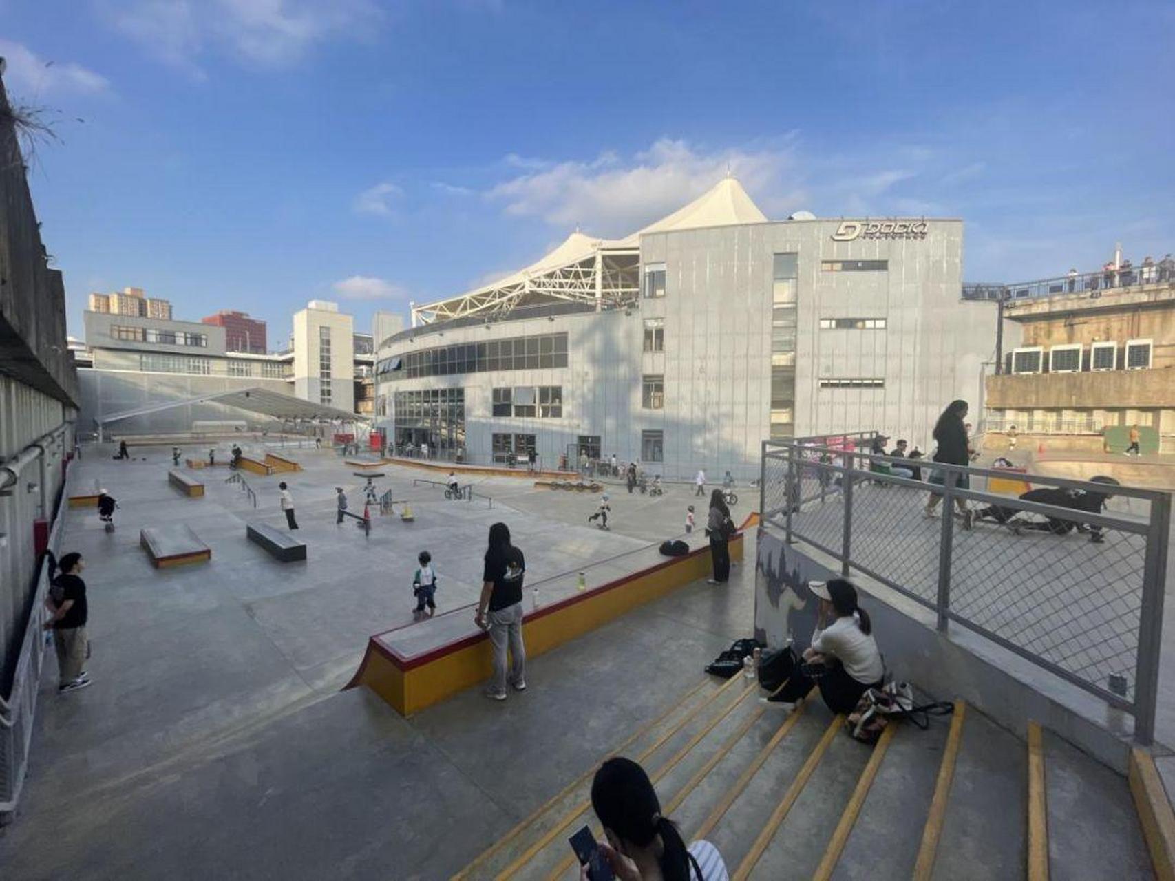 五一去哪玩儿#黄浦滨江滑板公园,位于黄浦滨江,总使用面积约为10000