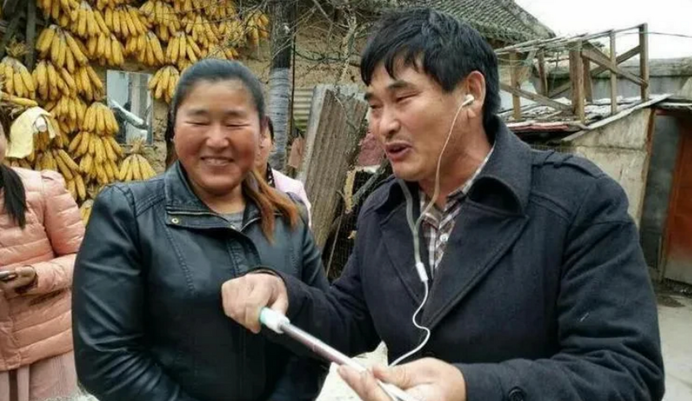 这里有大衣哥出场费清单一览表: 有网友把大衣哥从2013年至2019年,据