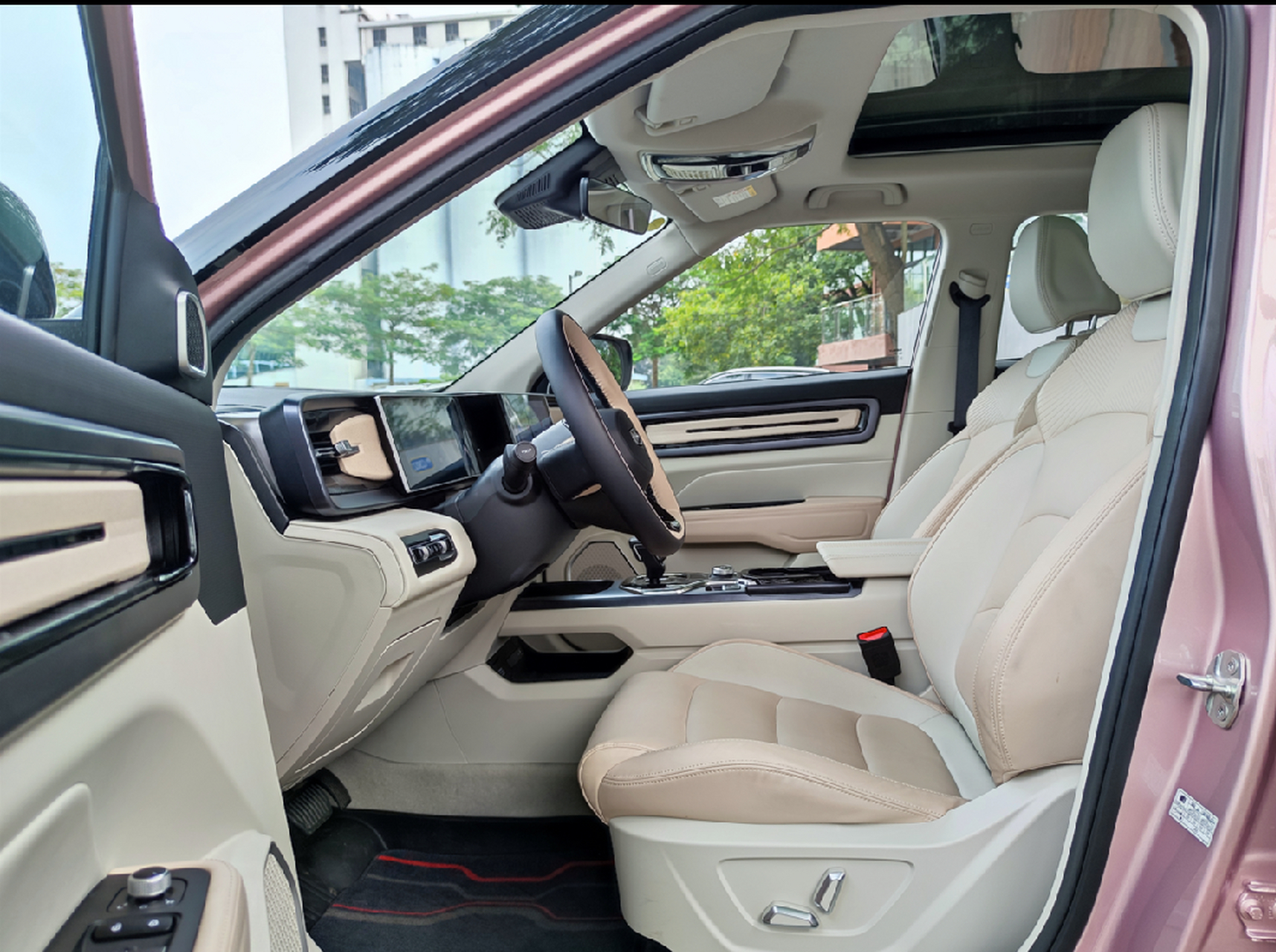 10万块的这辆车,自动泊车超级棒  我先来说下车辆情况吧: 车型:吉利