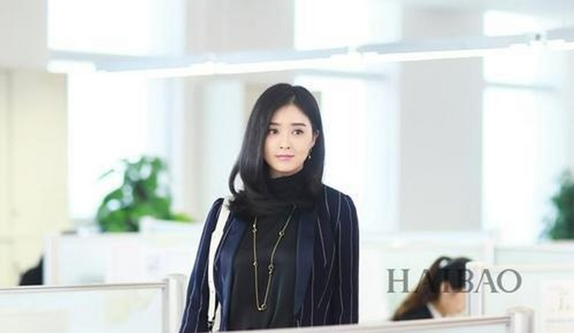 早期的蒋欣也饰演了不少影视剧,例如《五男二女》《伏羲女娲》《混世
