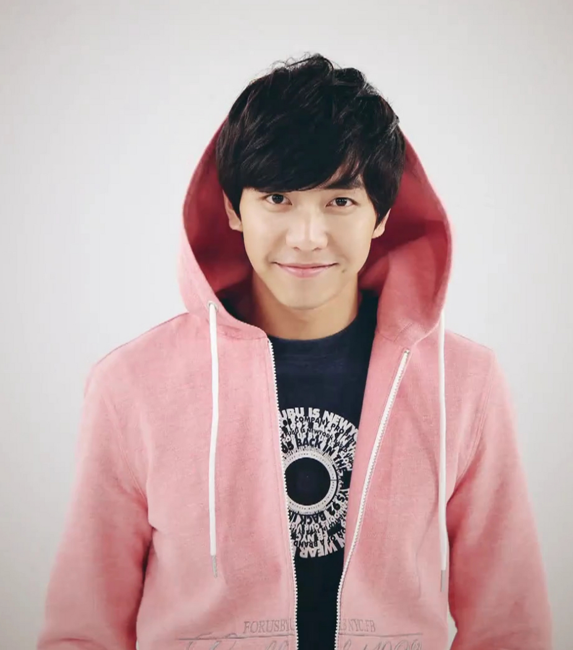 【#经纪公司向李昇基道歉#  歉可以道,但钱不一定能给】在21日被爆出