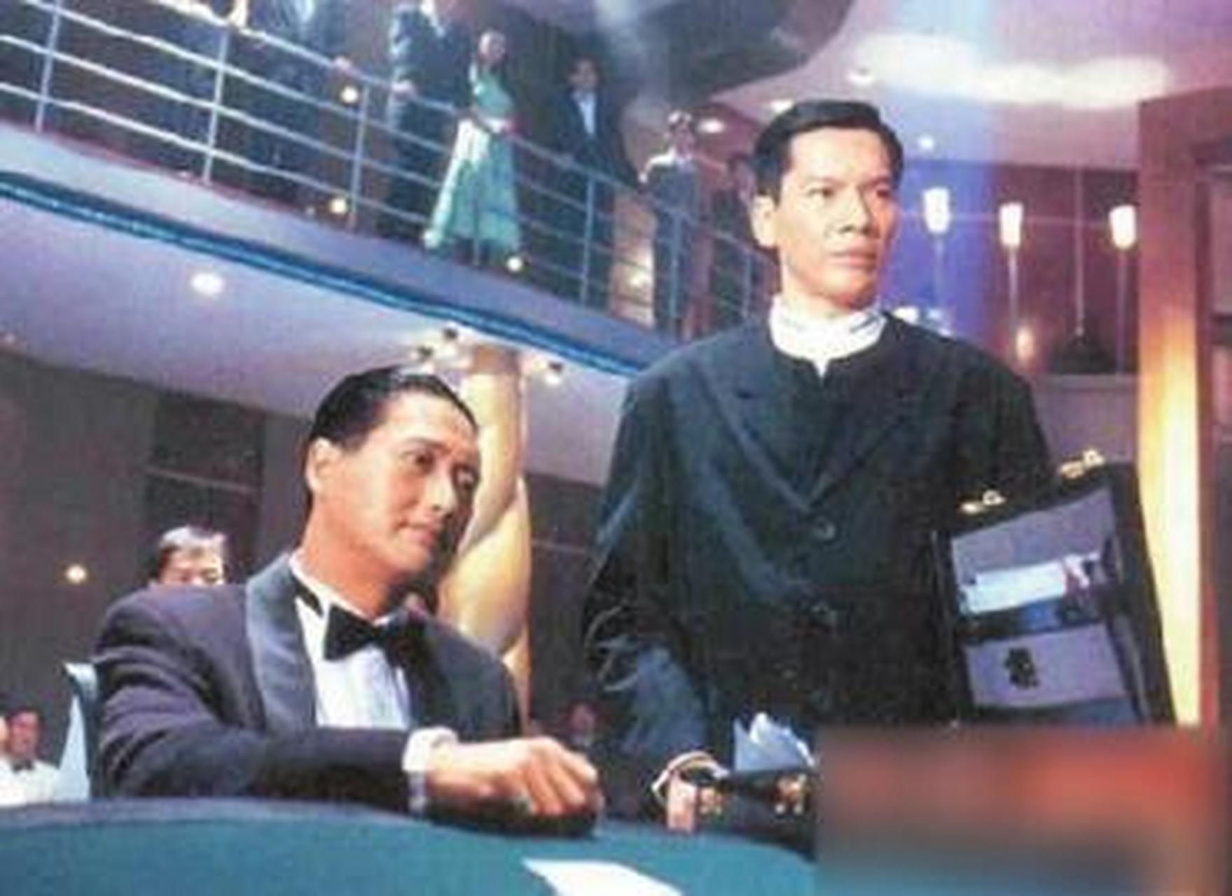 《赌神》中让人闻风丧胆的龙五的扮演者,陈岚的老公向华强,最让她敬佩