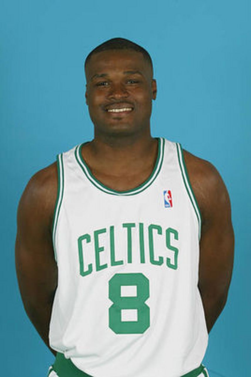 安托万沃克:"16岁的詹姆斯跟乔丹单挑,被打爆了!"网友:"巅峰詹姆斯都