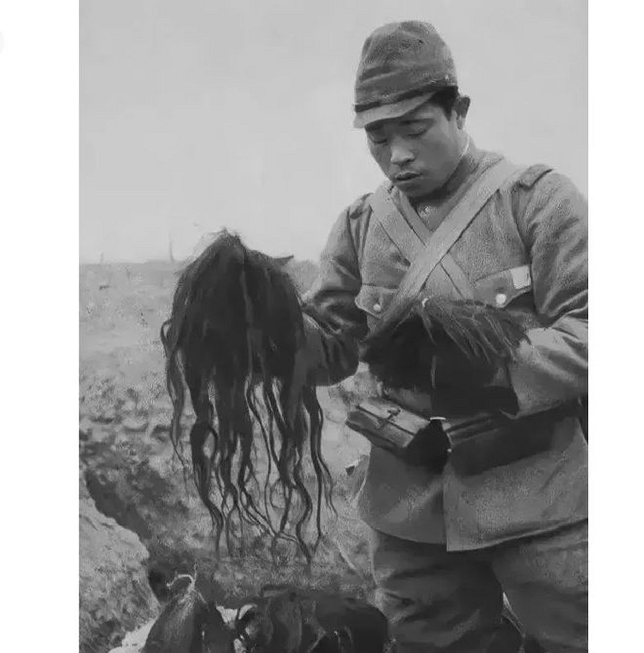 在抗日战争时期,中国人民遭受了日本侵略军的残忍迫害.