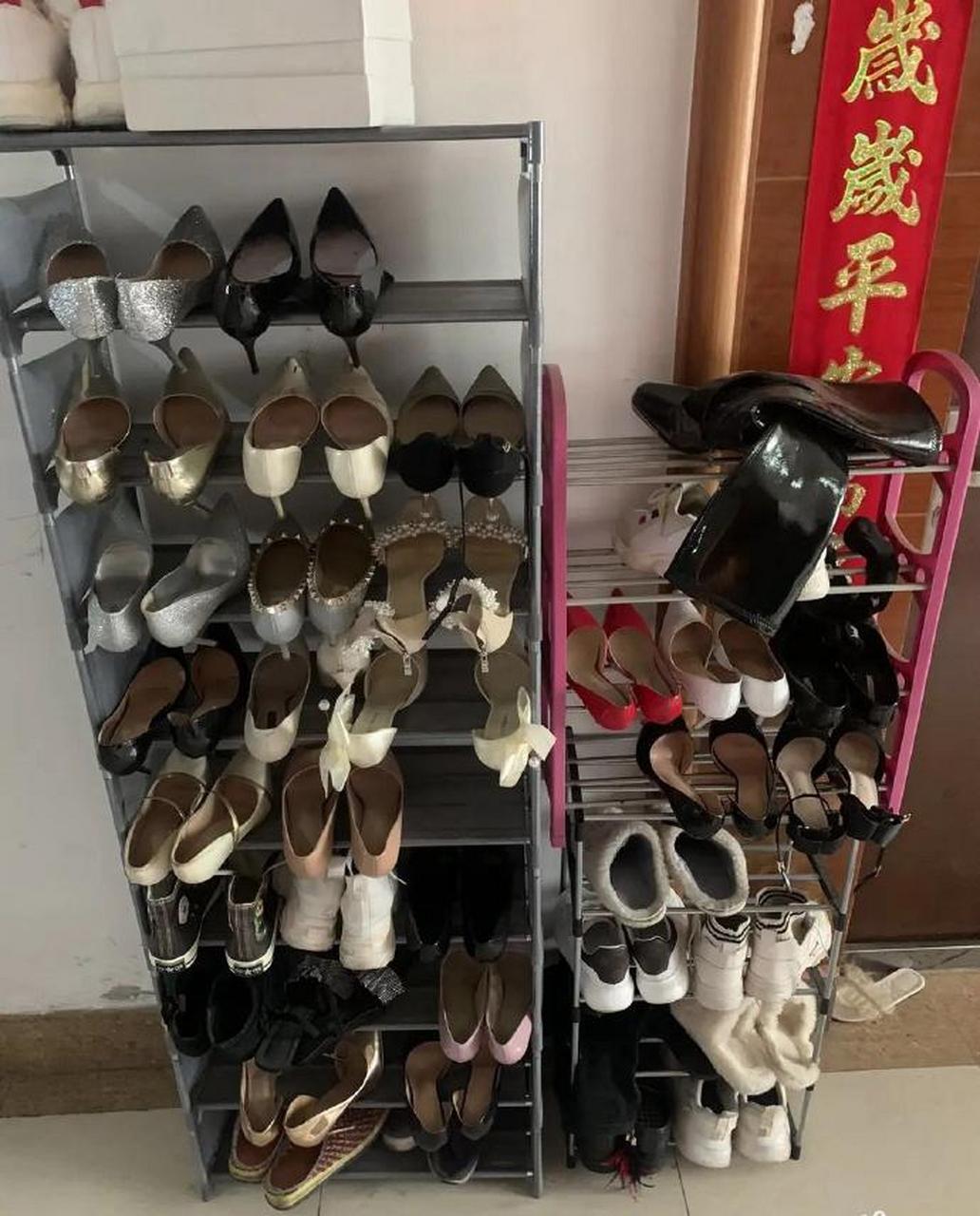 隔壁女邻居也不知道做什么工作的,这么多高跟鞋[二哈]