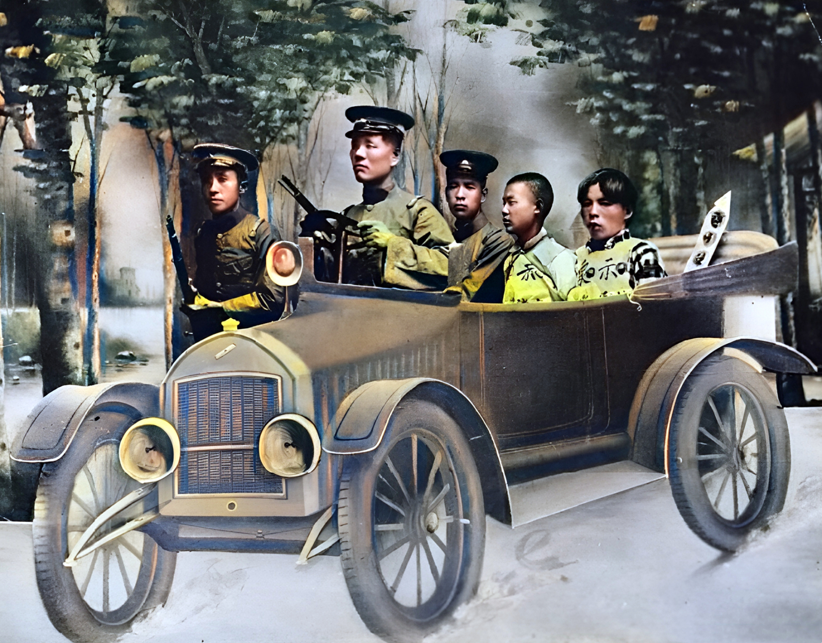 民国警察到照相馆拍照.这些警察非常有意思.