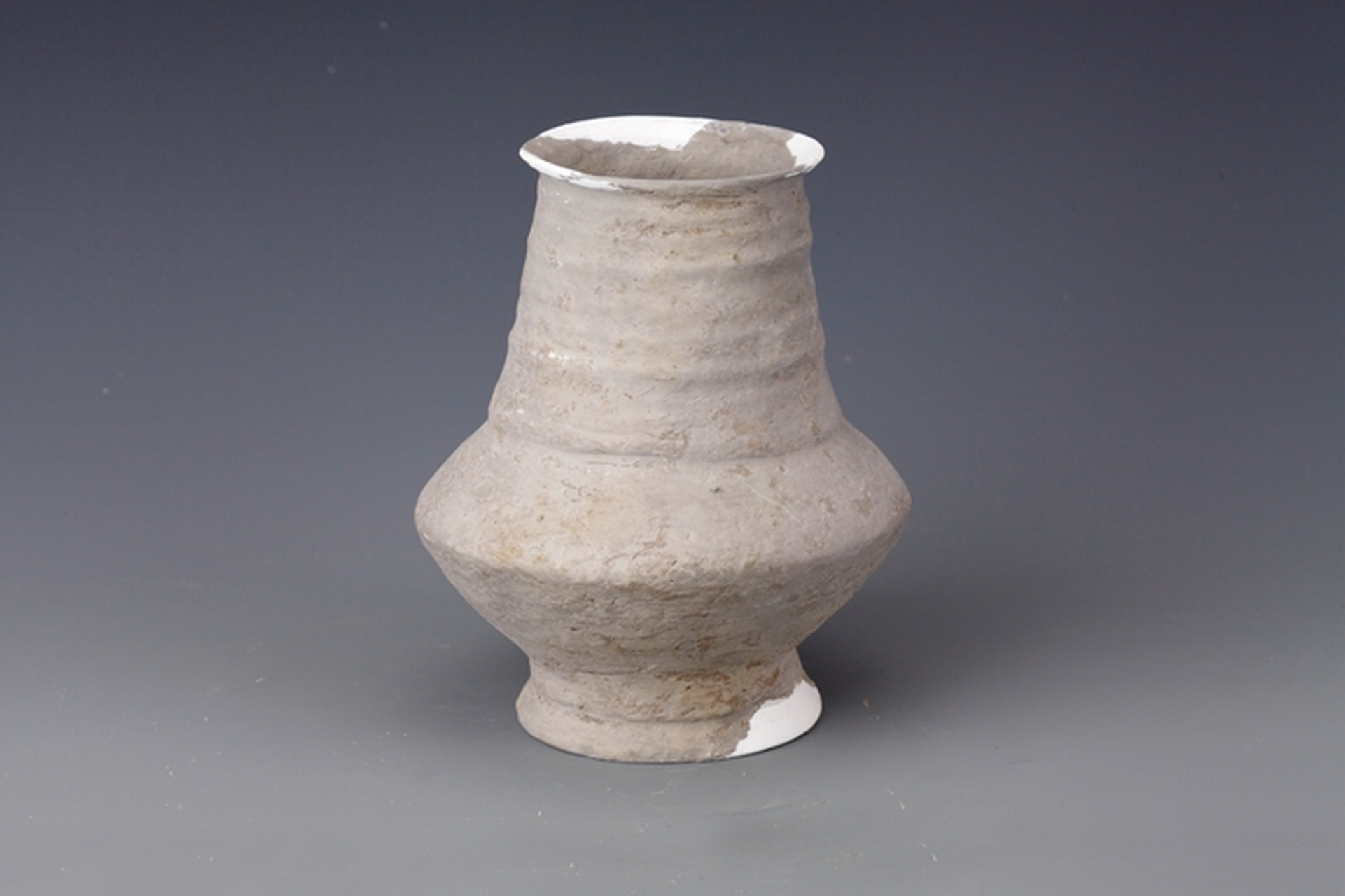 图一:豆形陶器 图二:豆形陶器 图三:陶鼎 图四:陶纺轮 图五:陶釜纪 