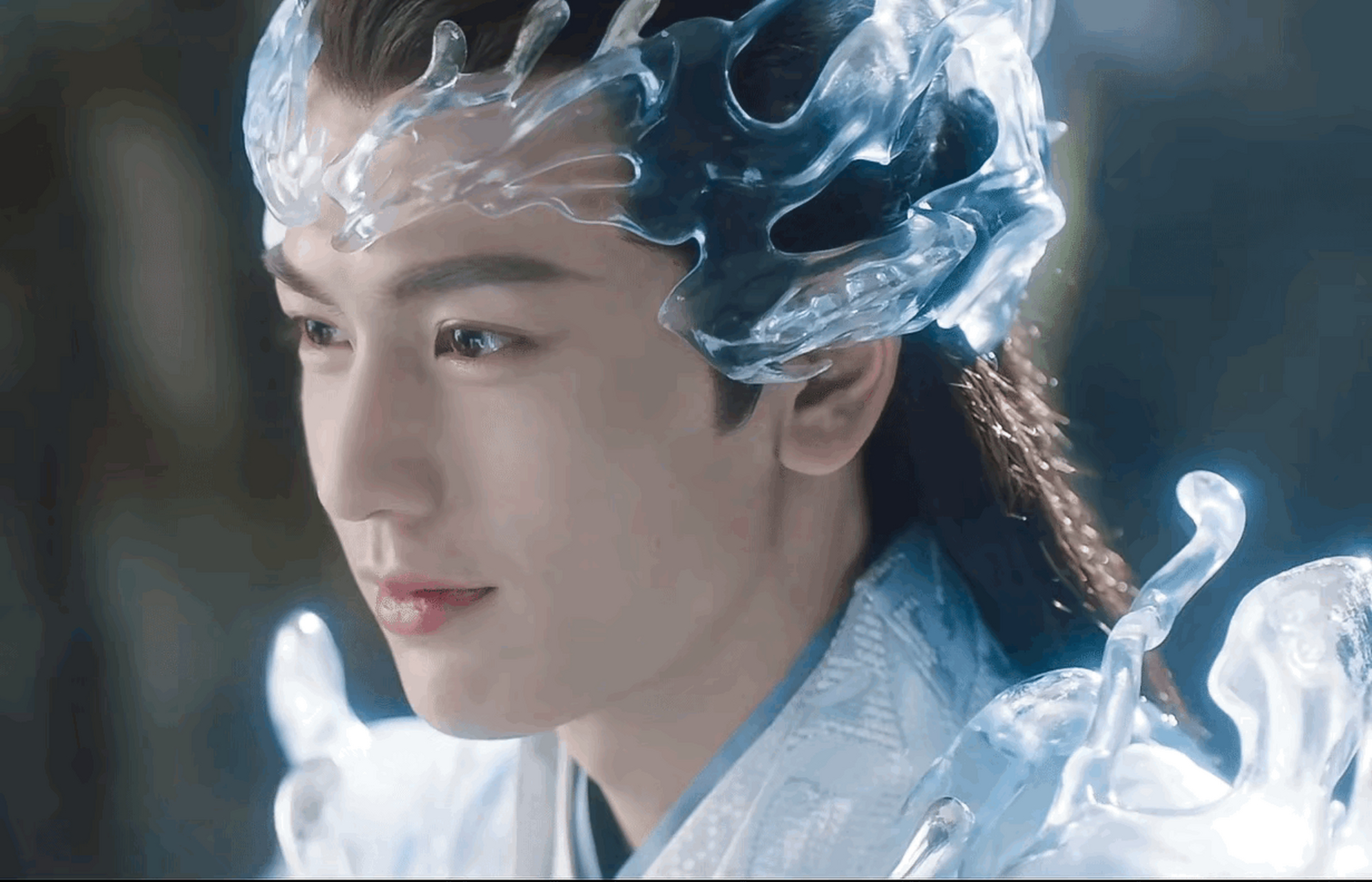 感觉张凌赫越来越瘦了,还是《苍兰诀》时期是巅峰吧?