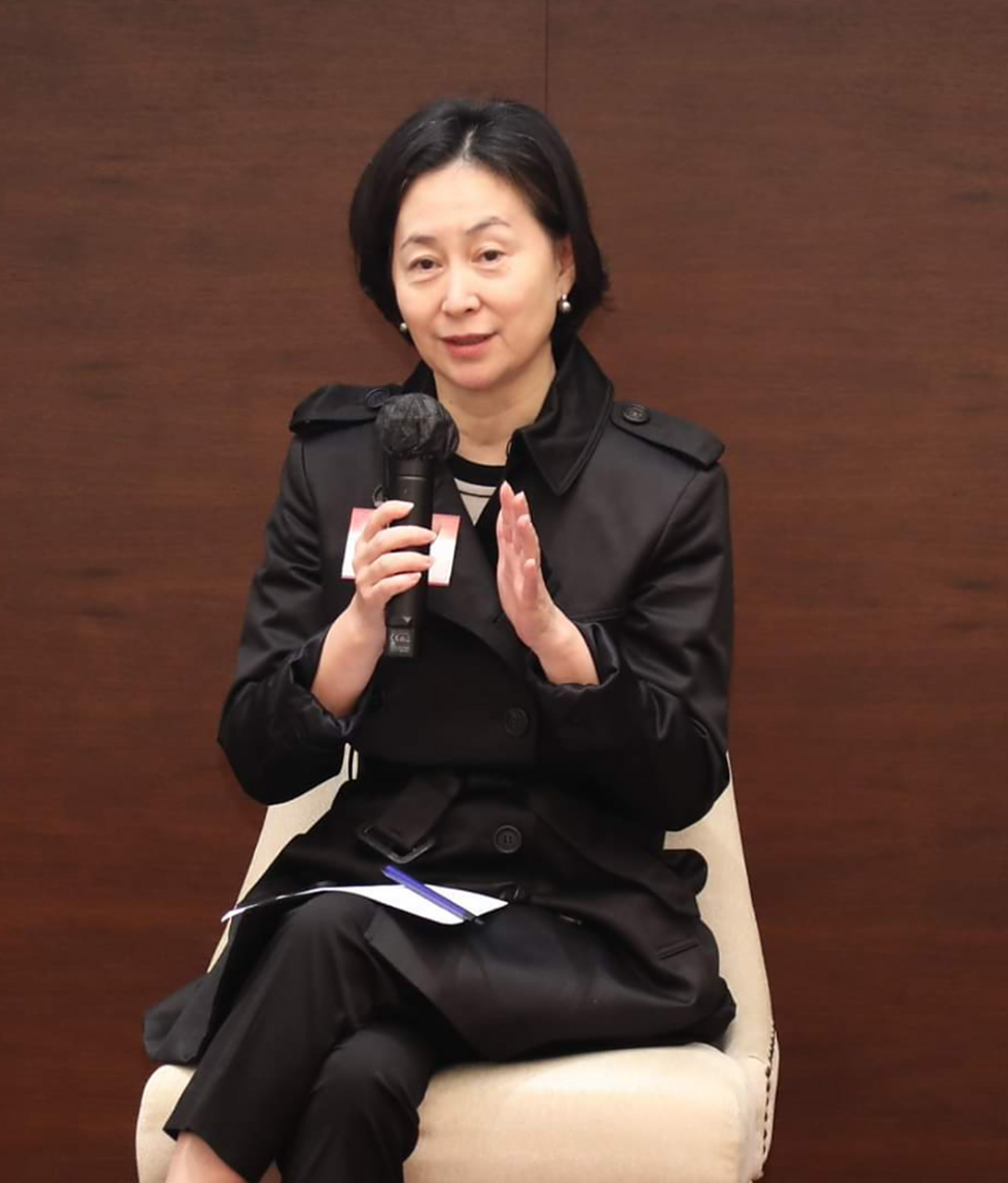 六旬何超琼太雍容华贵了!