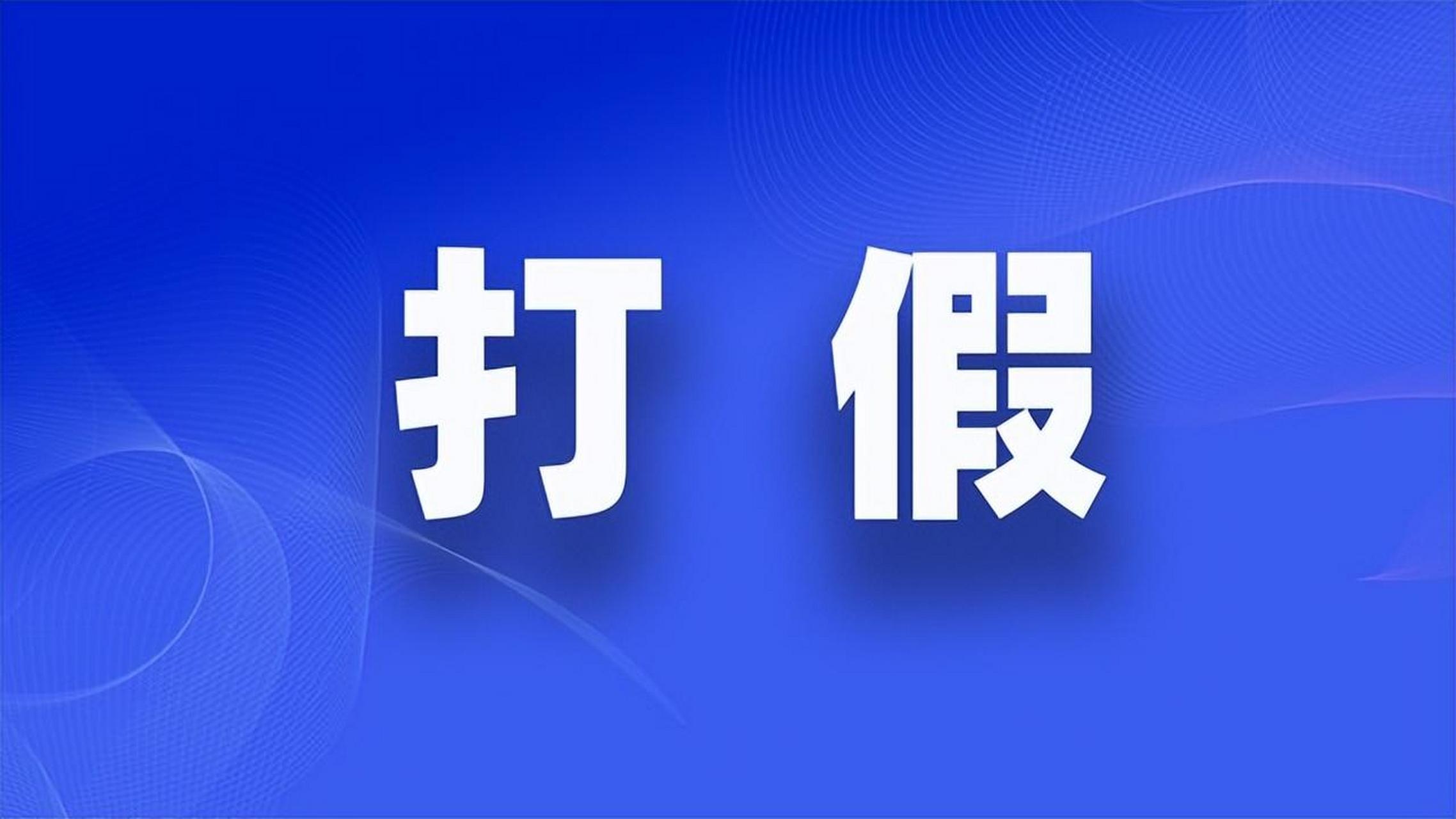 男子在广场上卖金疮药,为了突出逼真的效果,便用鸡背±囱菔疽