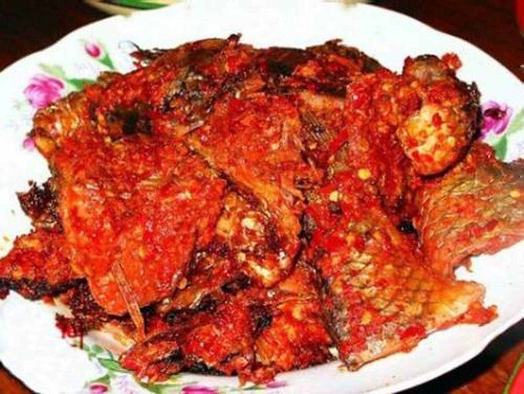 湖南侗家人特别爱吃腌制的家常菜,其中腌制的香酸鱼