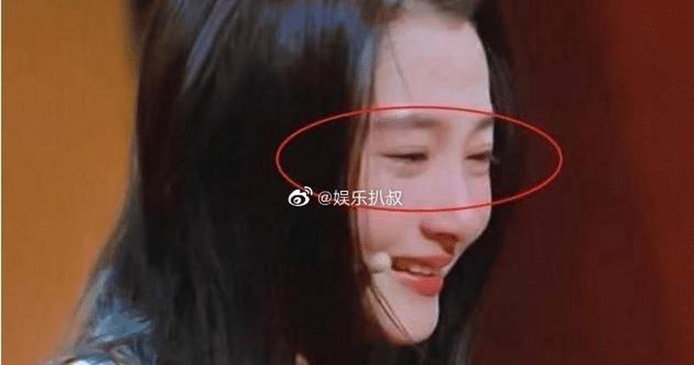 gif创作人# 最考验演员演技的表情就莫过于"哭着笑"了,关晓彤算"初级