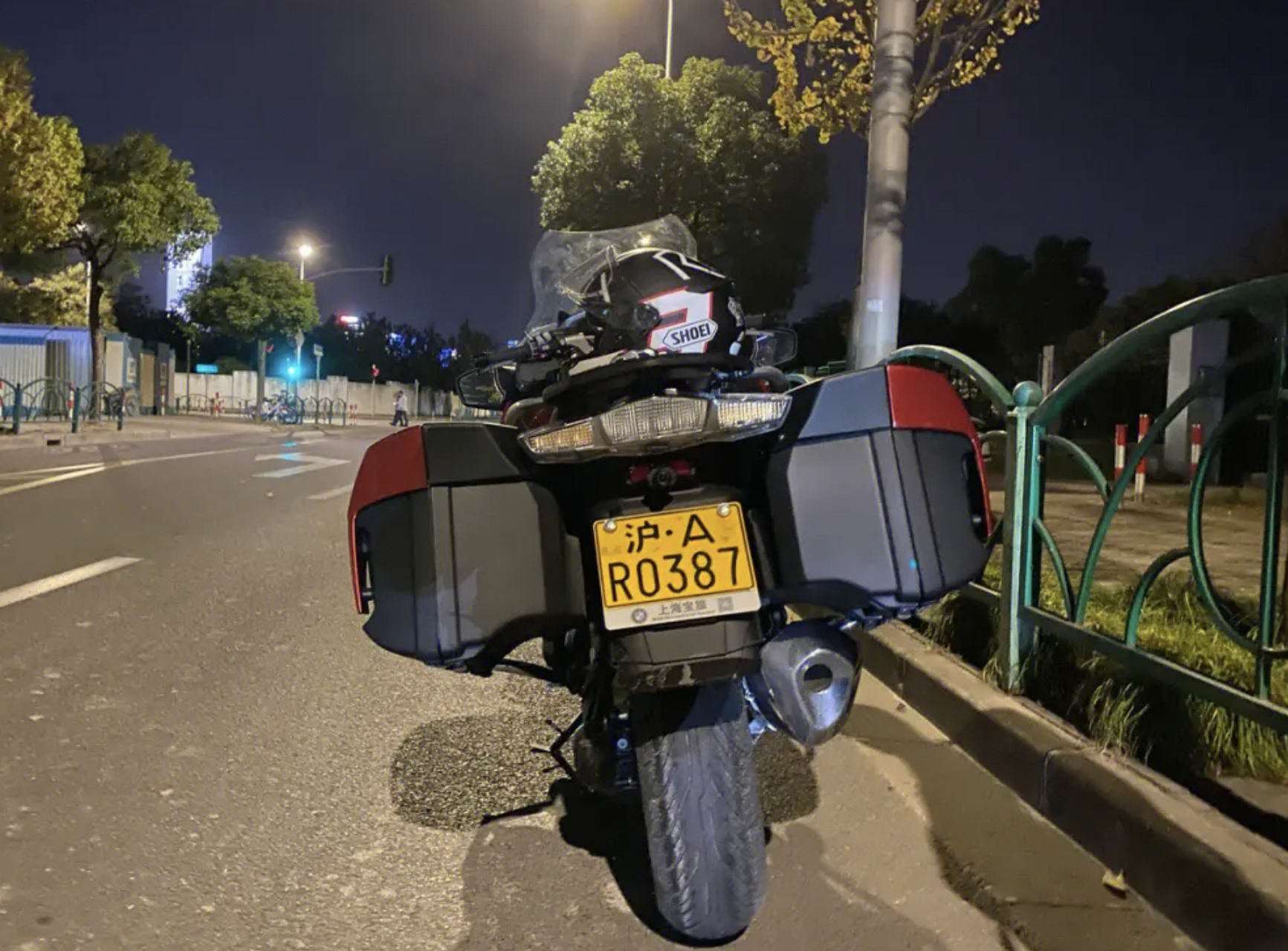 上海摩托车牌照价格突破50万 据报道,截止2022年11月16日,上海摩托车