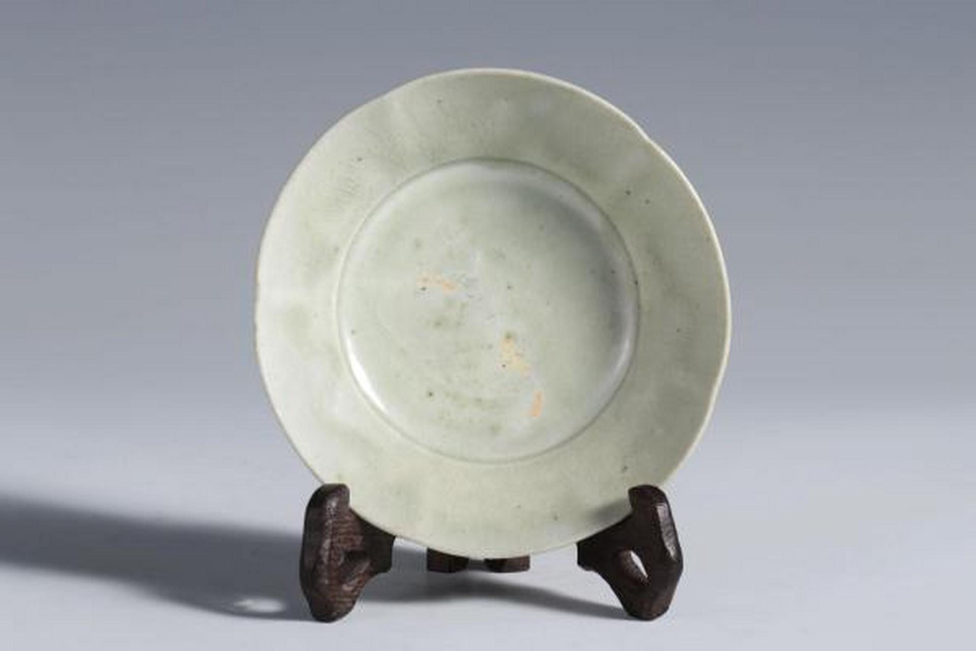 瓷器鉴赏# 此件宋代·越窑系青瓷盘,口径12cm,高3.6cm,底径4.