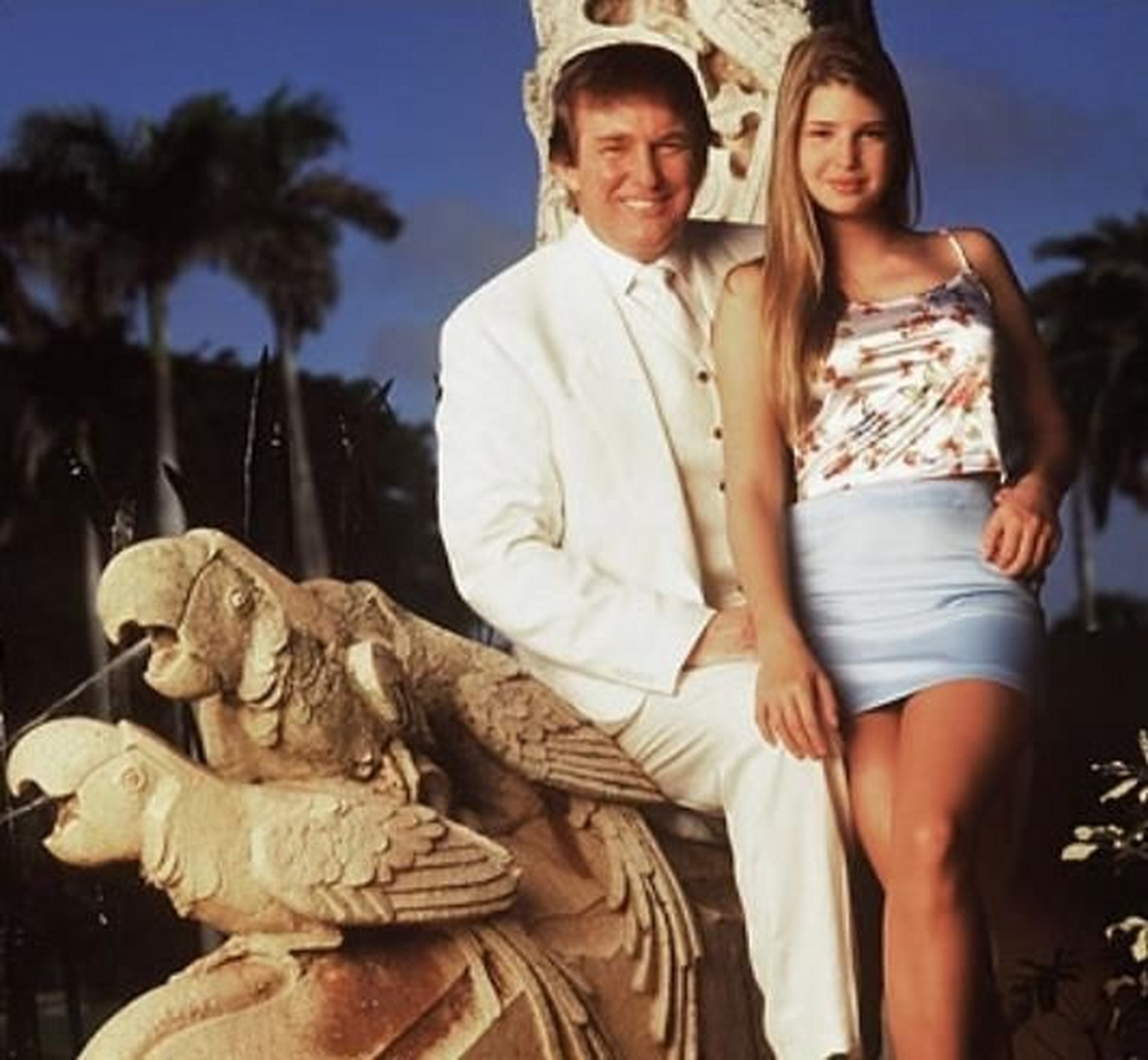 伊万卡小时候和现在外貌,真是女大十八变,靠什么变——手术刀.