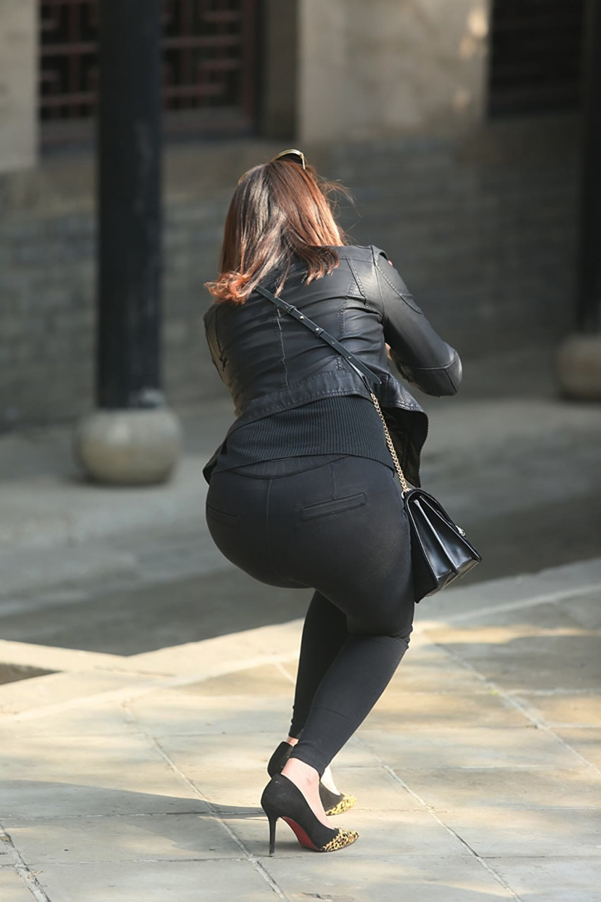 美臀蜜桃臀 紧身牛仔裤 微胖