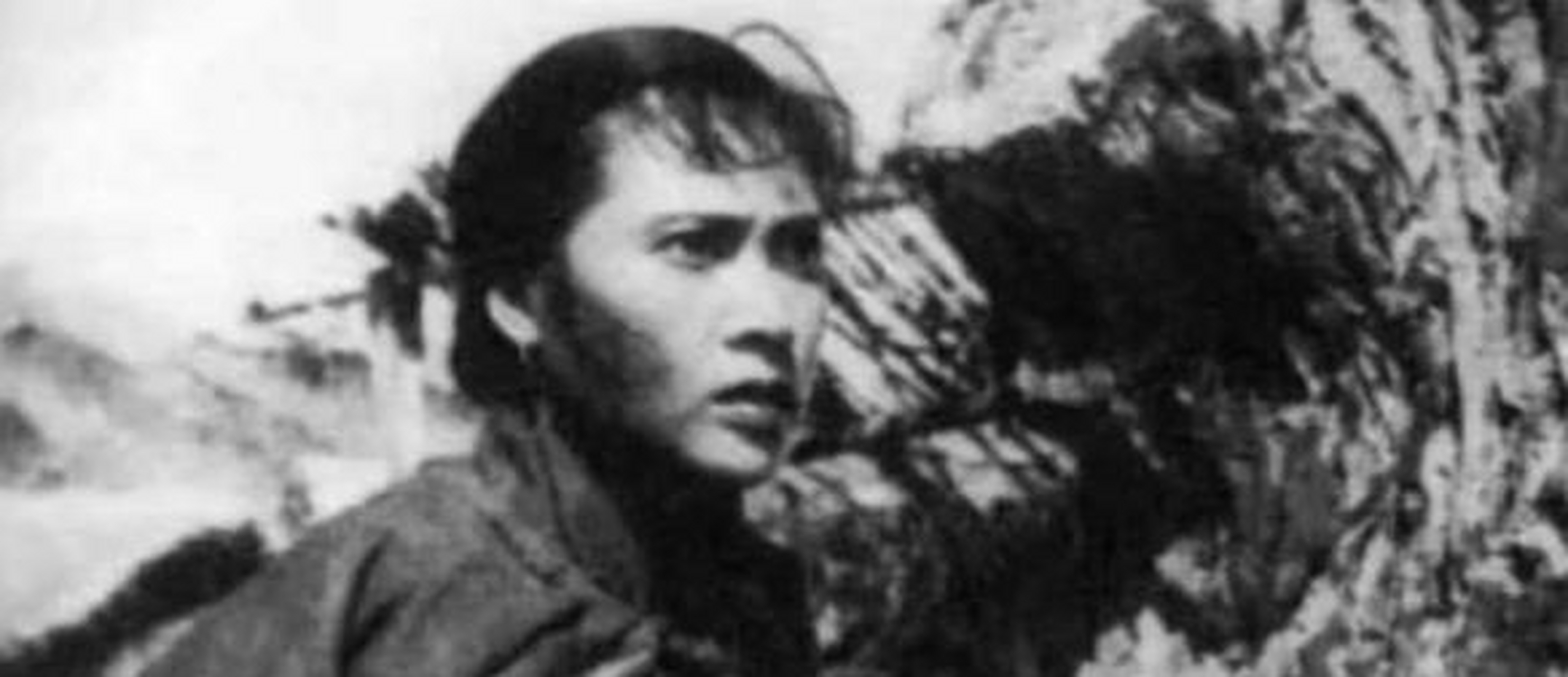 1956年,秦怡老师在长影电影《马兰花开》中饰演了由家庭妇女成长为