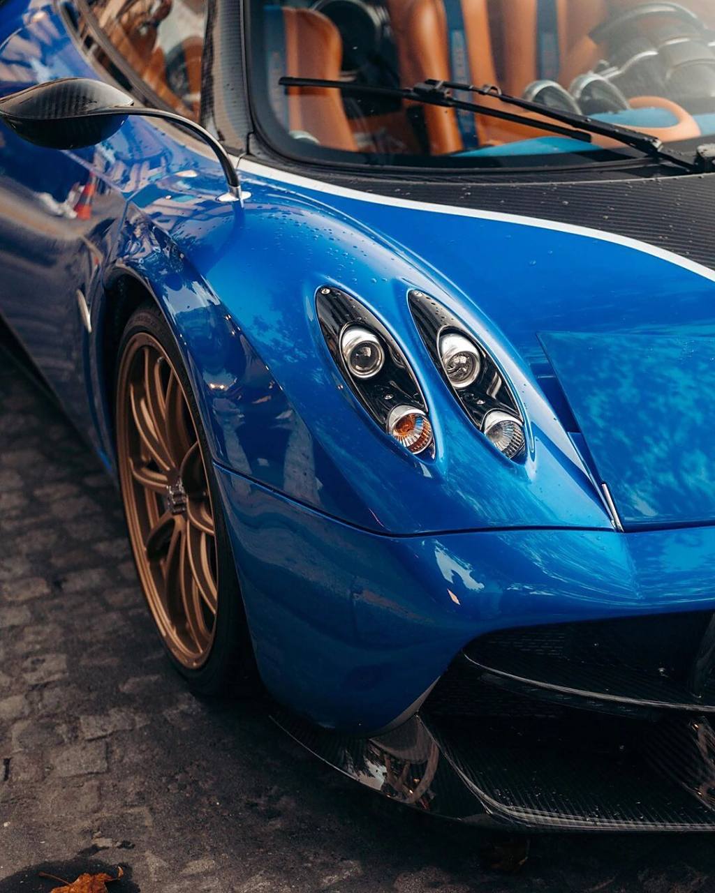 帕加尼huayra:风神之舞,极致奢华的超级跑车 帕加尼huayra是一款由