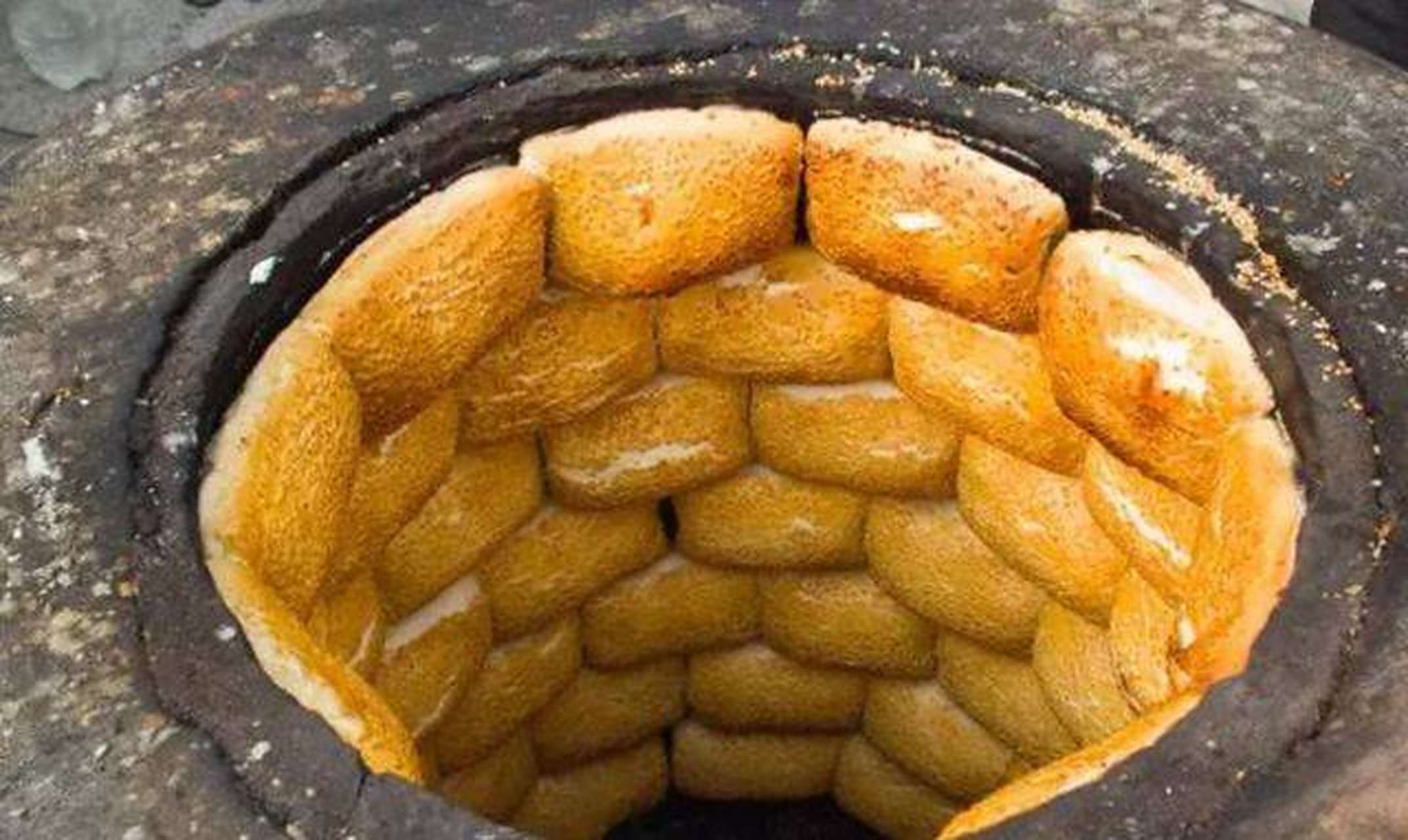 南阳特产—内乡缸炉烧饼 内乡缸炉烧饼以酥,香,甜,鲜远近闻名.