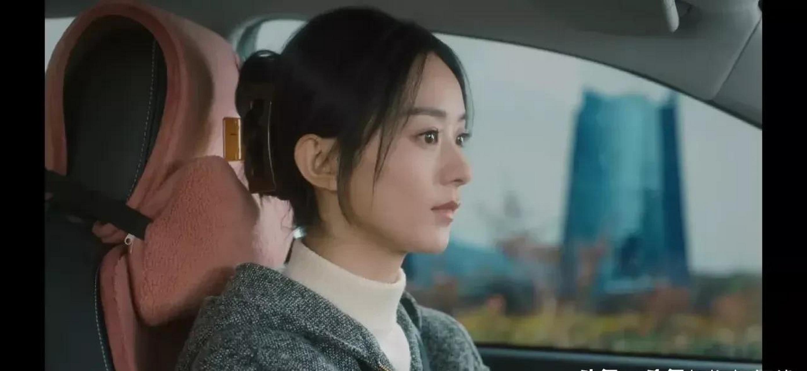 gif创作人# 我发现赵丽颖演开车戏很真实,因为她会左右看后视镜,徊换