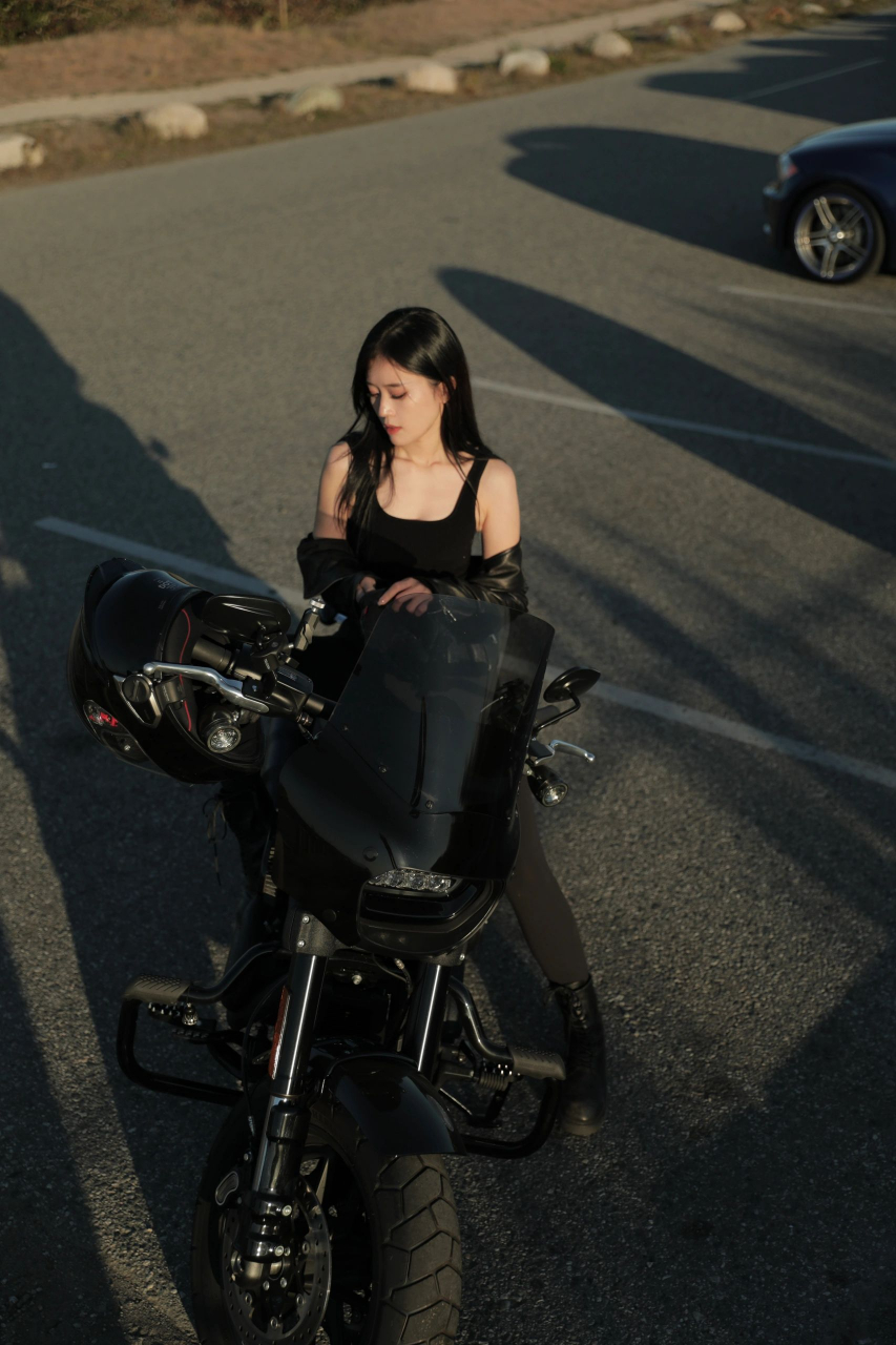 机车女孩 普通而不普通  温柔且英勇 酷女孩心里都有个机车梦吧 要当