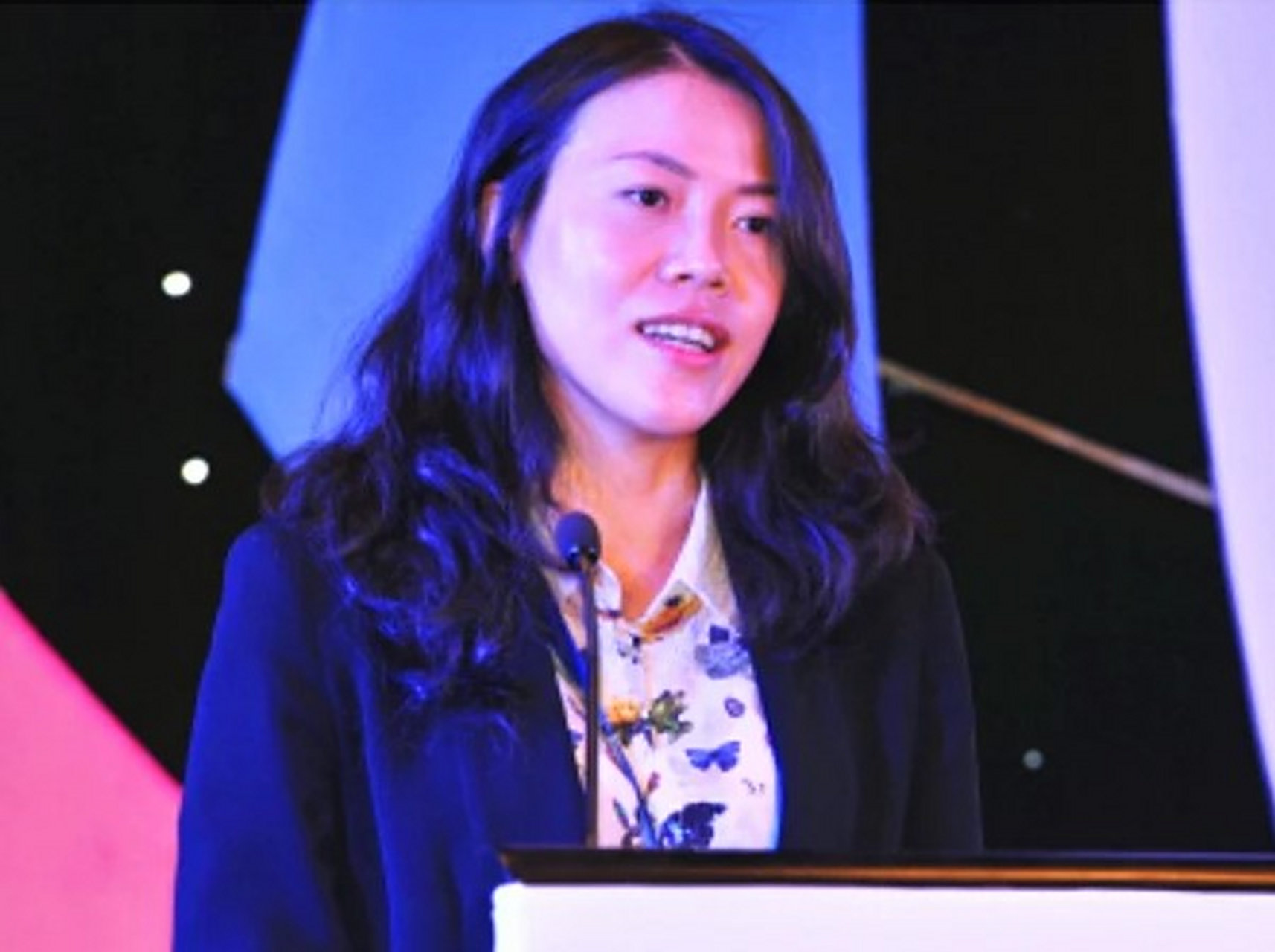昔日女首富杨惠妍力求自救 2007年和2013年是杨惠妍人生的高光时刻