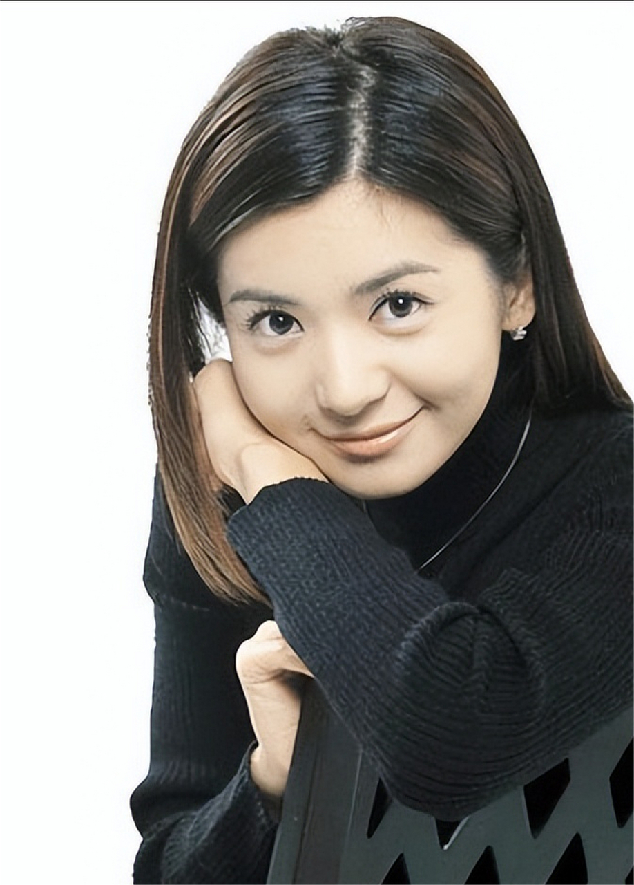 二十年前,二十岁的张瑞希,初登荧屏,就以一部《人鱼小姐》火爆亚洲.