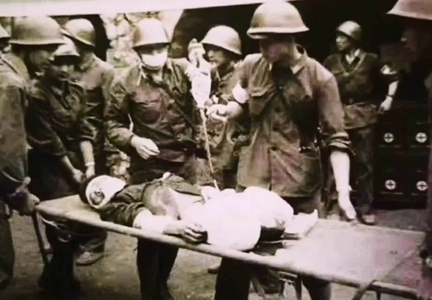 排雷英雄刘庄,1986年在老山前线执行任务时不幸触雷,两条腿从根部截肢