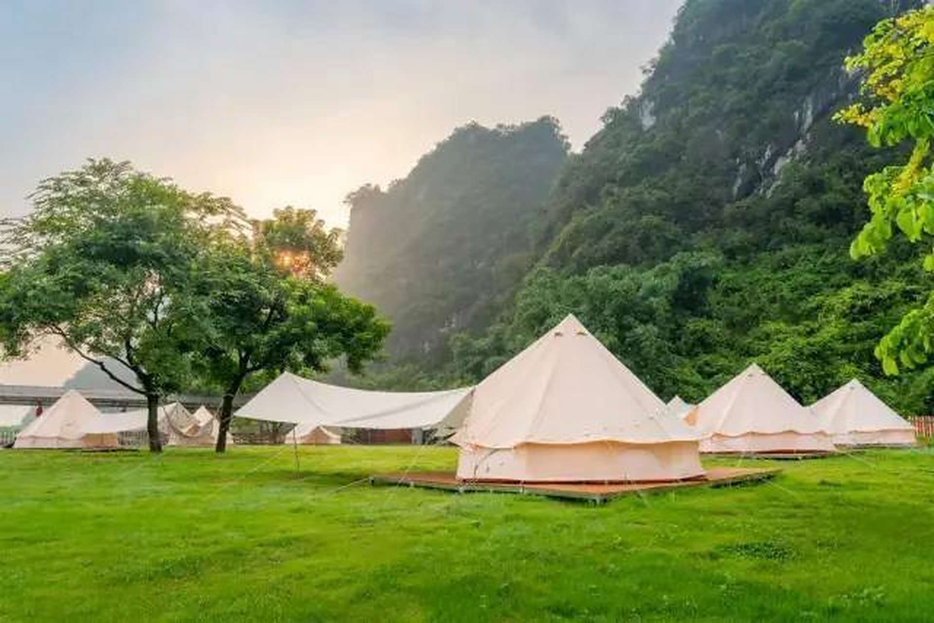 十一假期,露营好去处——马龙野花沟 这里不仅可以露营,还很适合徒步