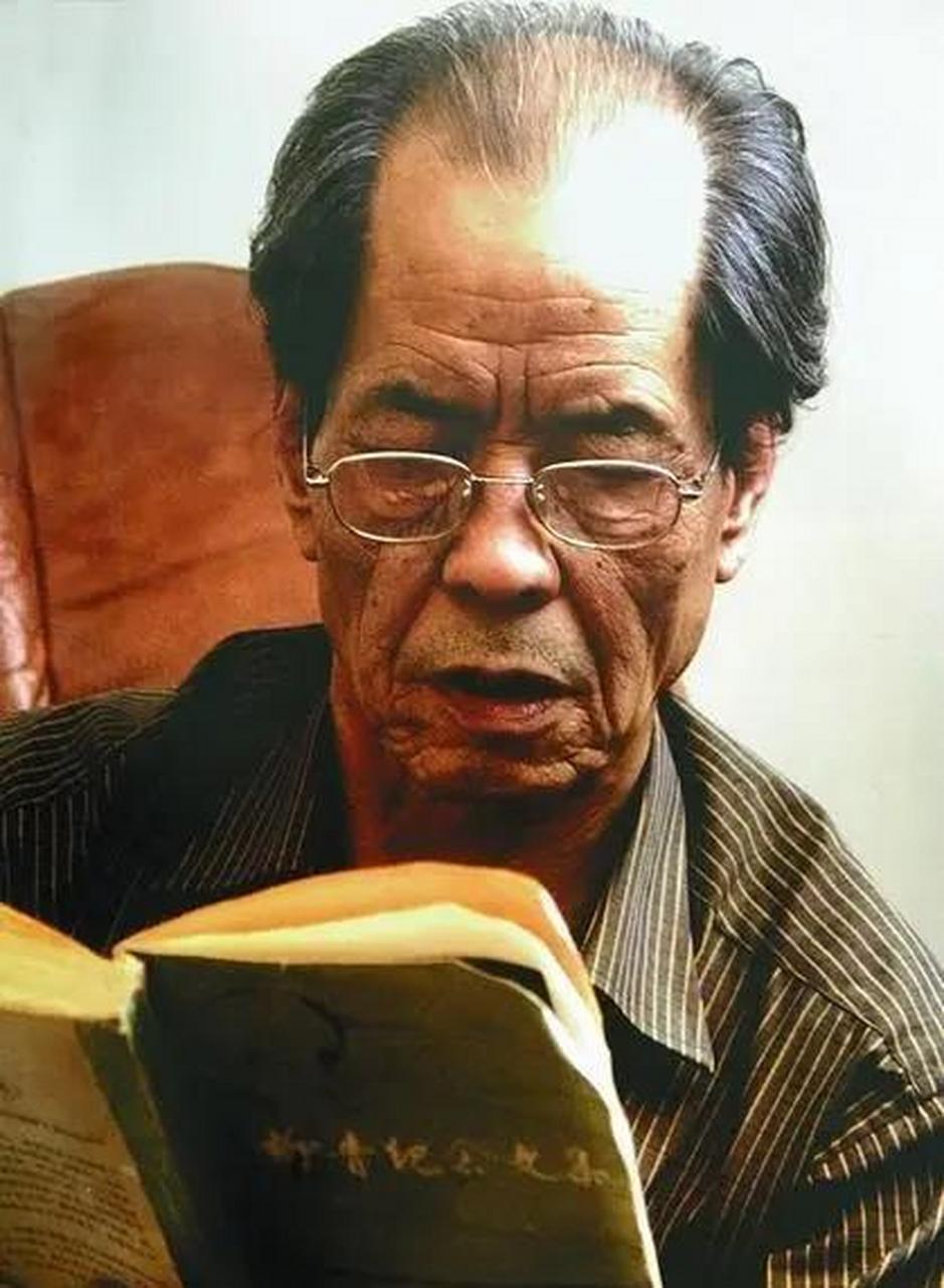 陈忠实赶紧把门敞开,女作家看到后,忍不住调侃了一句,陈忠实差点羞得