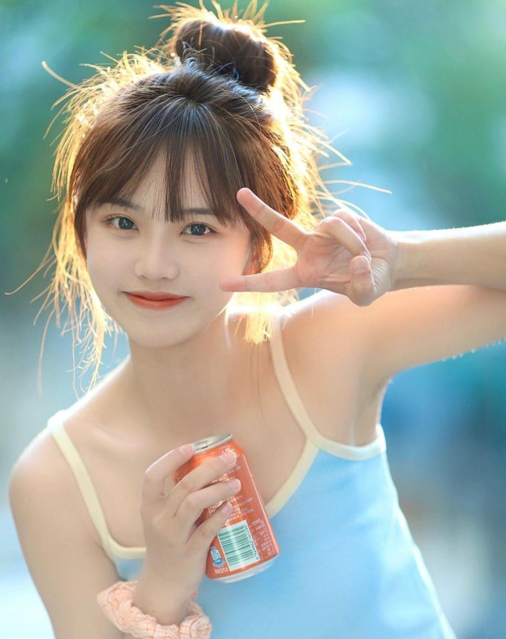 对笑起来甜甜的女孩子真的一点抵抗力都没有