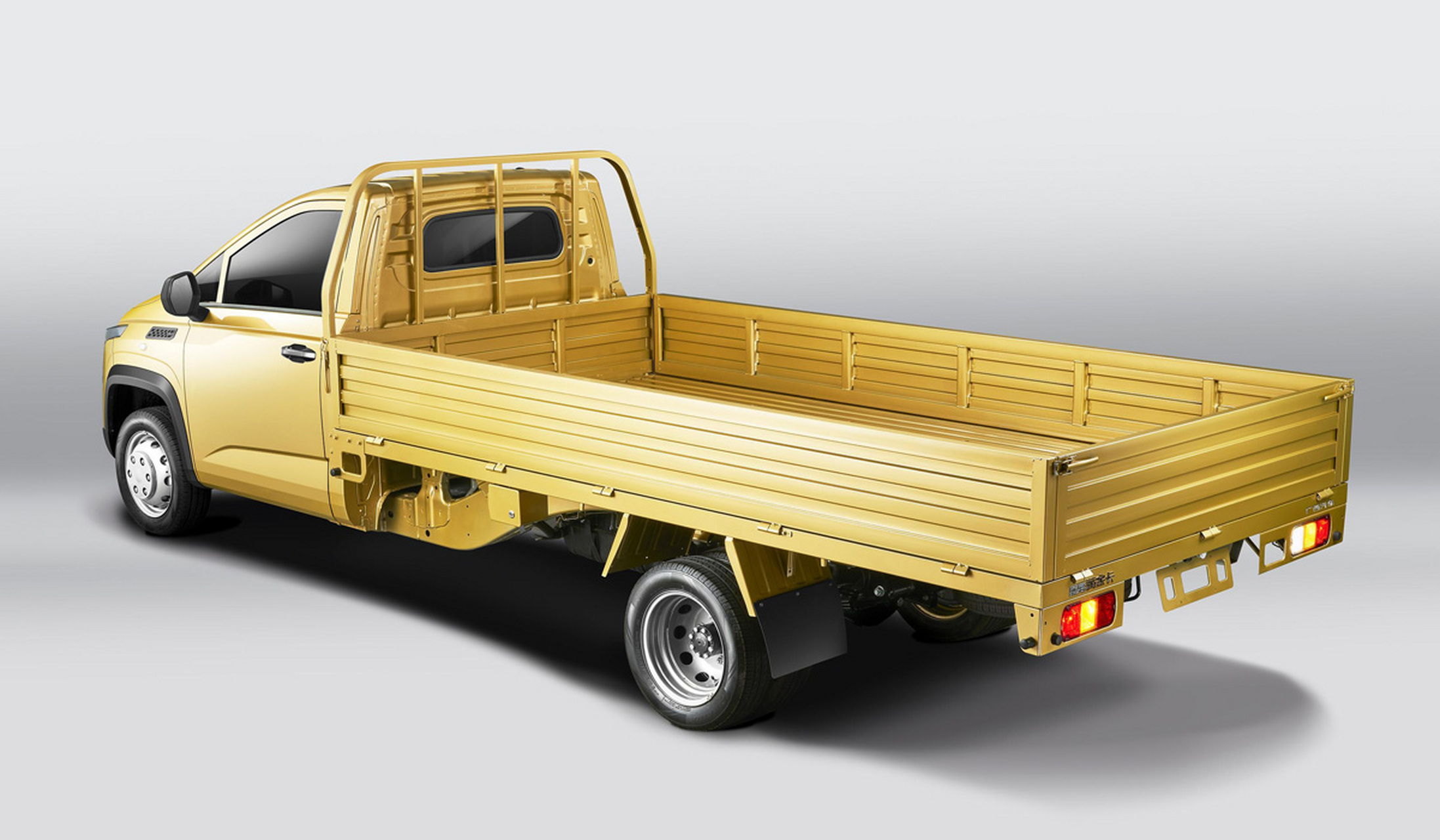 【10万元混动卡车】上汽通用五菱推出了一款新品牌linxys轻型卡车,车