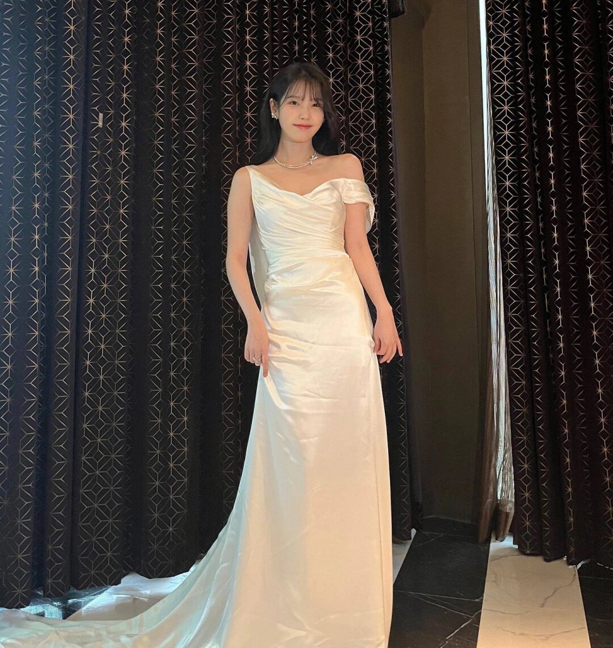 iu ins更新～白色礼服好温柔!