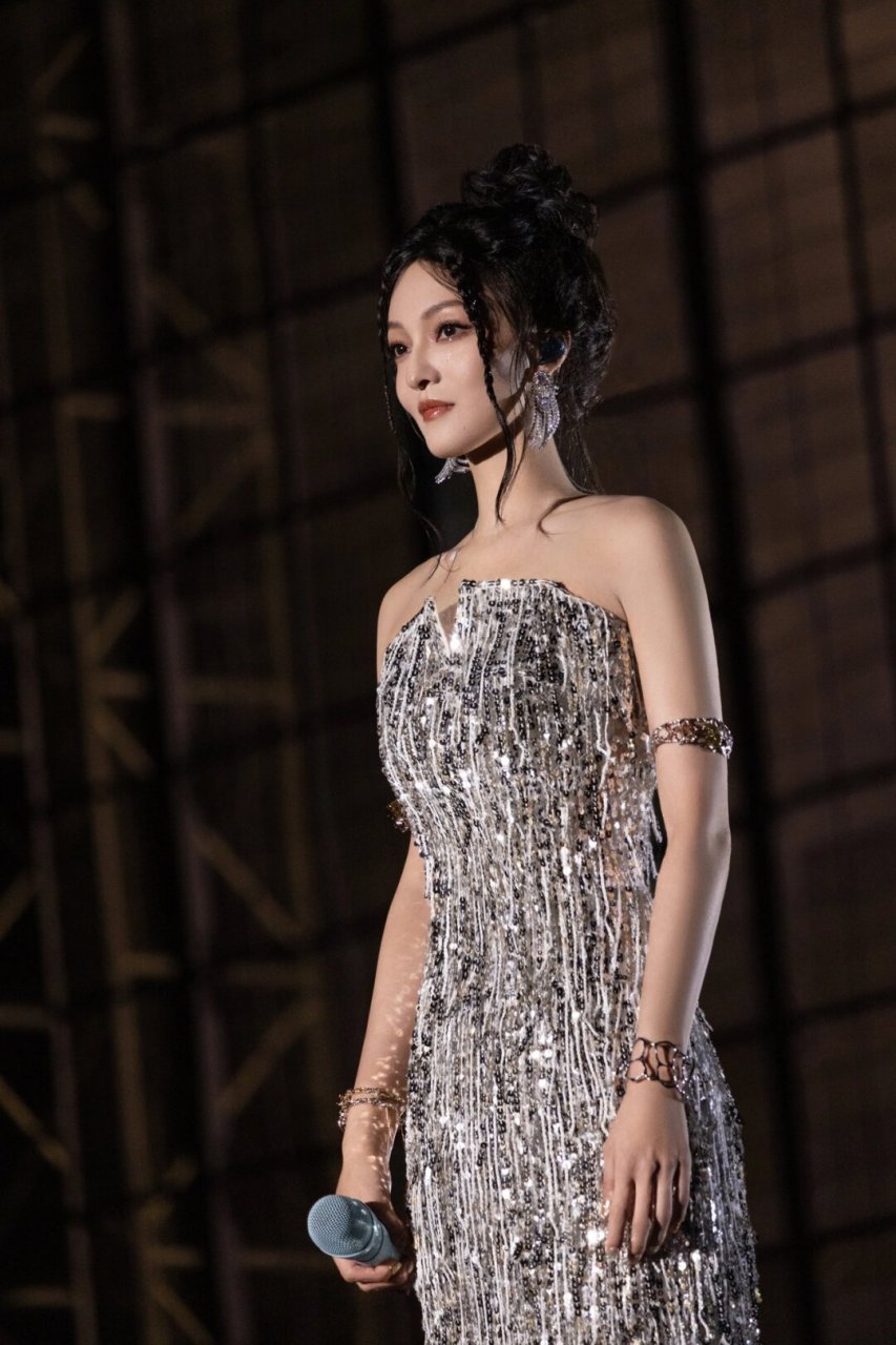 张韶涵穿了我们家的同款礼服,这是我们品牌的荣幸和骄傲