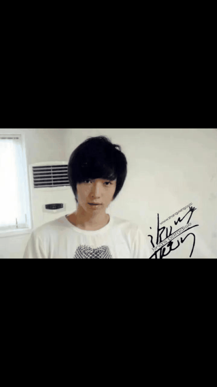 gif创作人# 有粉丝找到了张艺兴中学毕业照,好青涩啊!