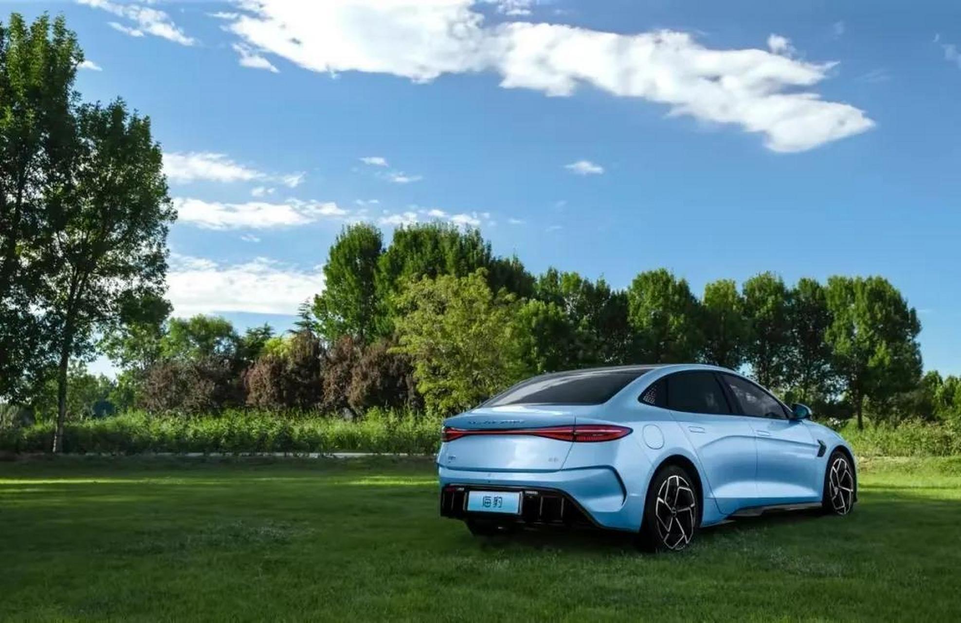 虽然一直不相信拥有顶级造型大师艾格的比亚迪真的会玩"套娃"战术,可