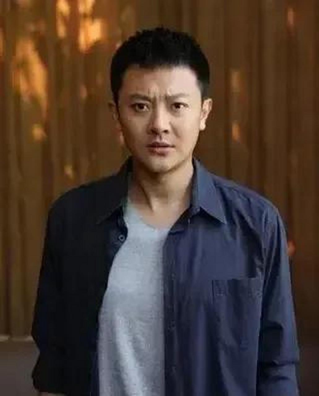 gif创作人# 印小天父母的颜值很高, 难怪印小天这么帅气, 不过好媳热