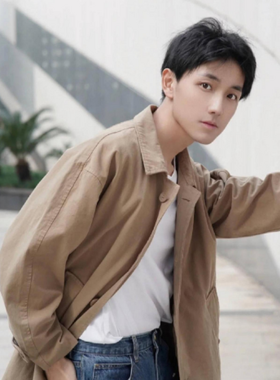 网红黄文煜发文自述被圈内编导强制猥亵,导致黄文煜事后有了严重的