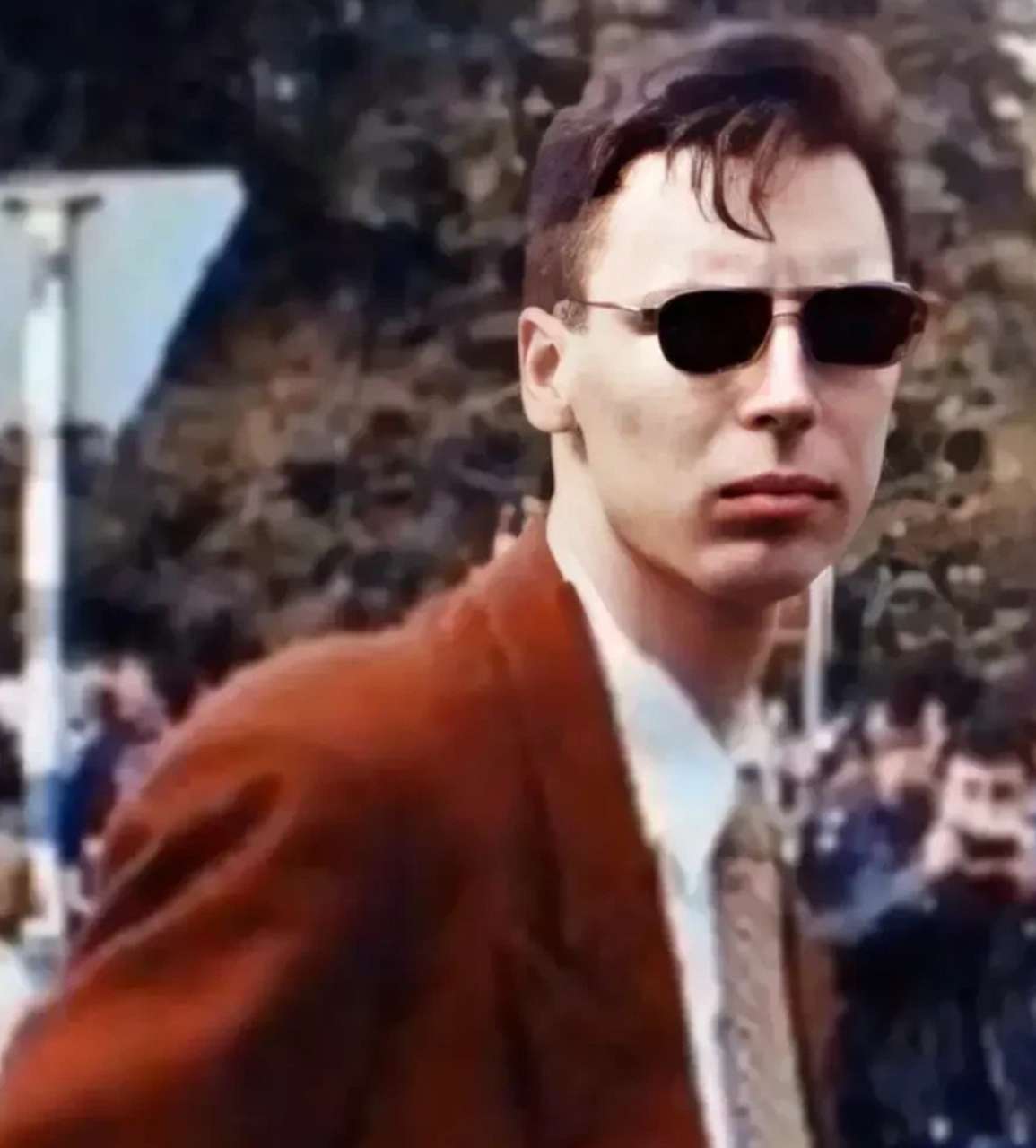 塞尔维亚总统武契奇年轻时照片曝光!