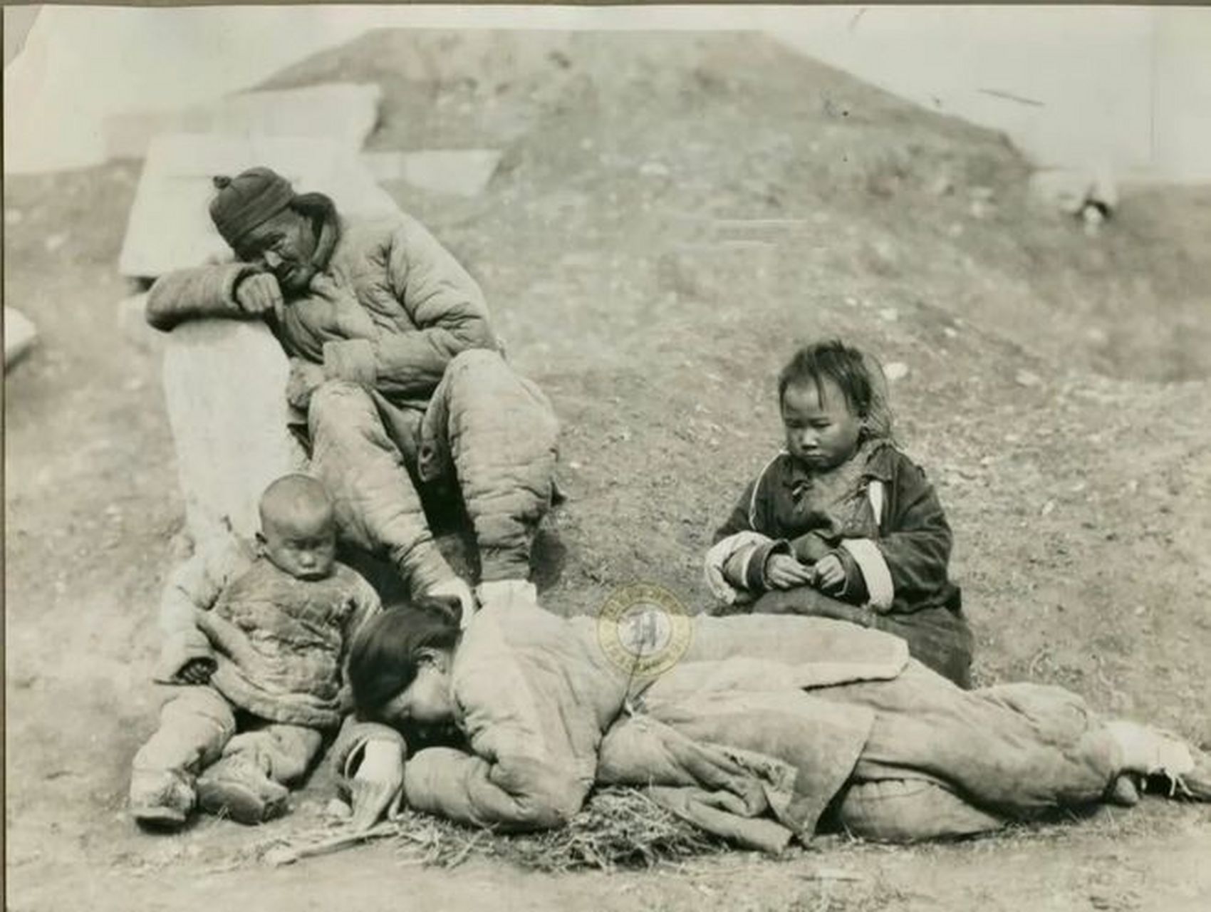 在1920年代,席卷全国的大规模饥荒给许多家庭带来了无尽的痛苦.