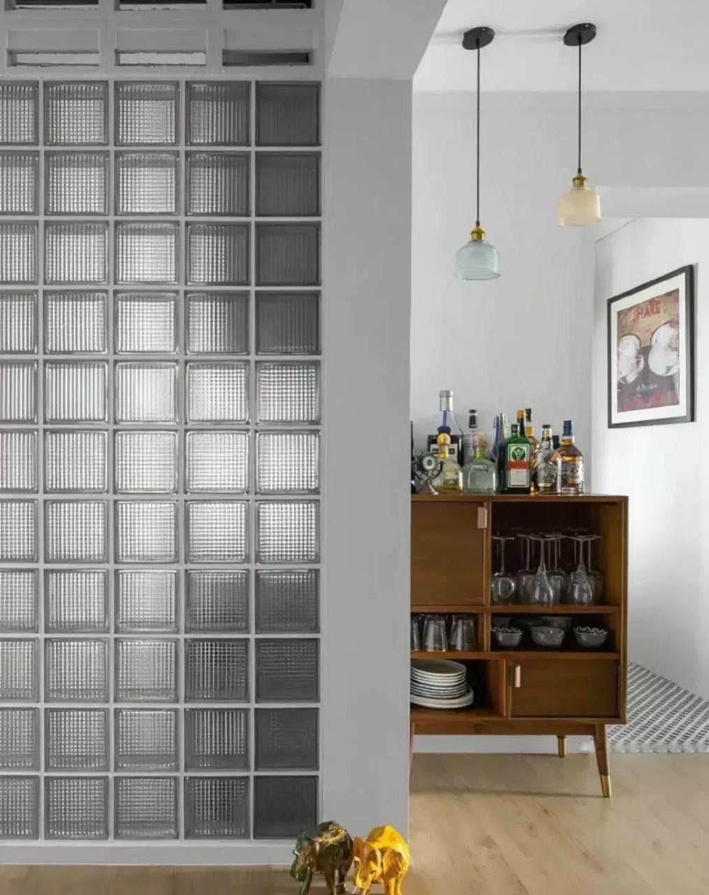 在室内设计中,玻璃砖作为一种隔断材料应用不穷很多人不会用很多人呢