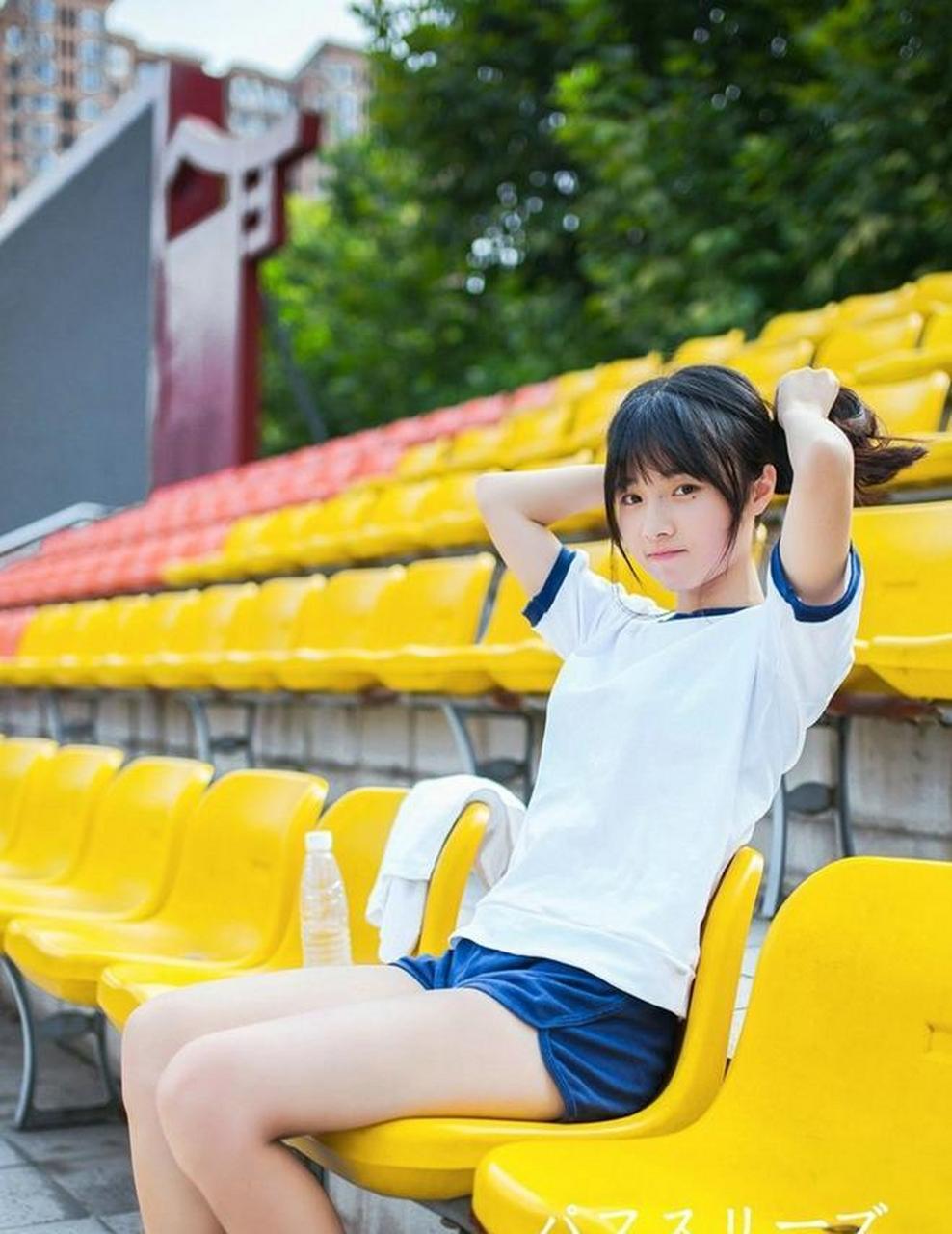 日系风格摄影美图,甜甜的校园少女,青春可爱,活泼开朗~ #娱乐