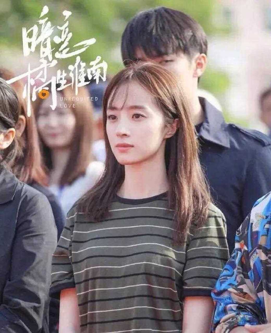 胡冰卿在某大学拍摄时对学生表示,自己不给三流大学学生签名.